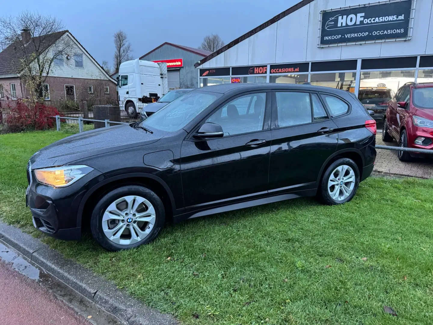 BMW X1 XDrive25e Business Edition Plus NAVI / TREKHAAK Noir - 1