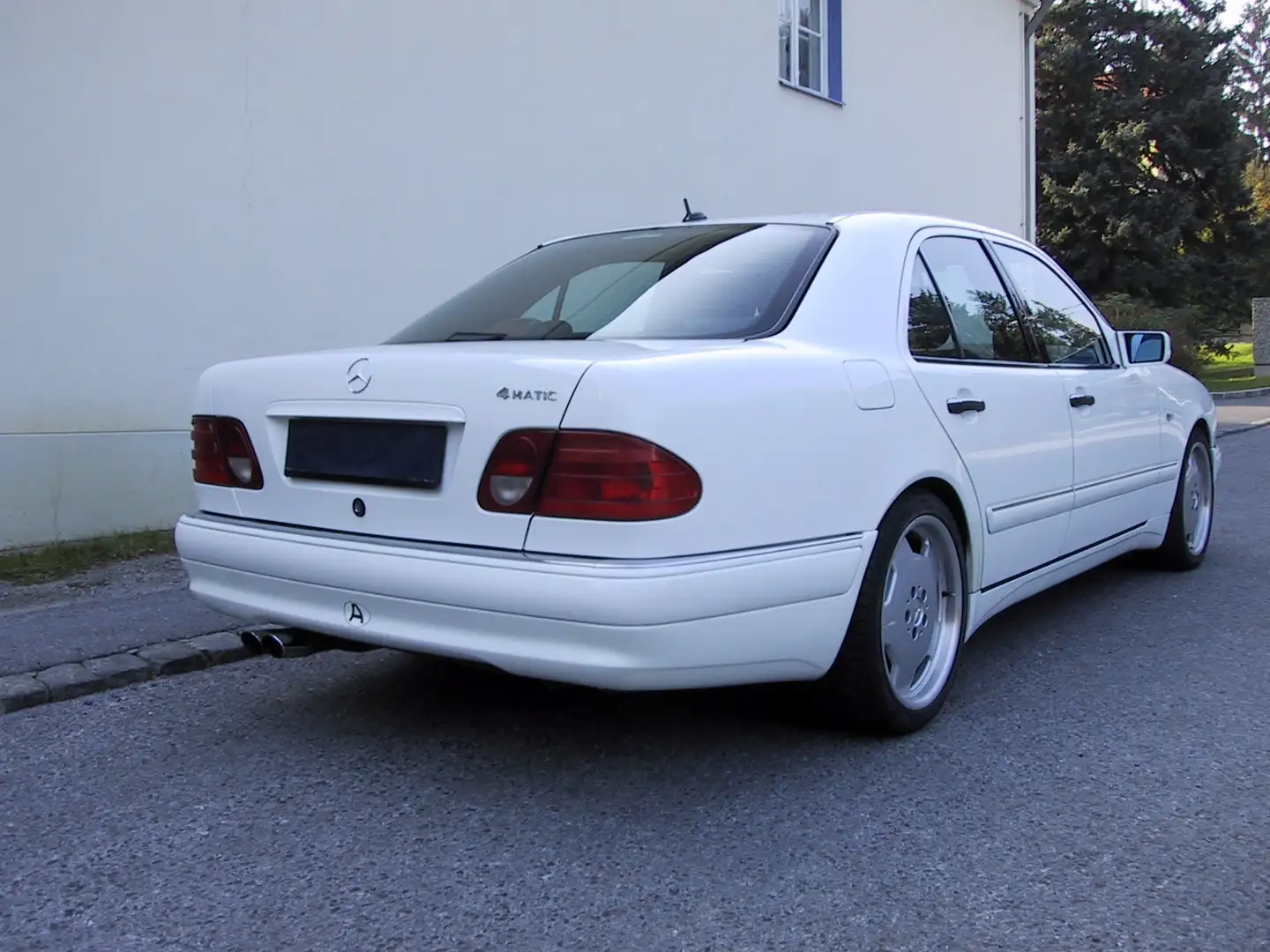 Mercedes-Benz E 55 AMG E 55 AMG 4-MATIC Weiß - 2
