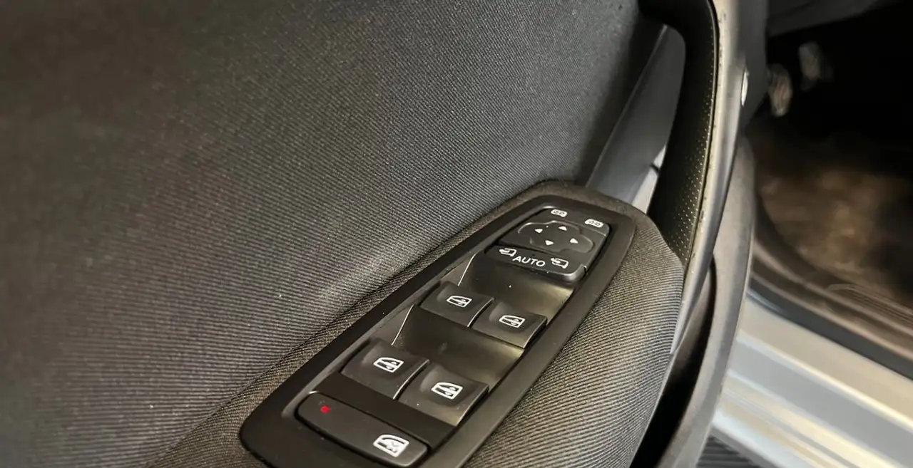 Renault Megane Berline — photo 24
