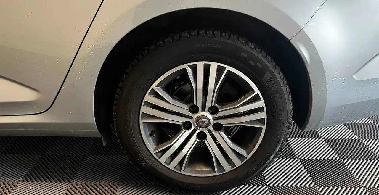 Renault Megane Berline — photo 13