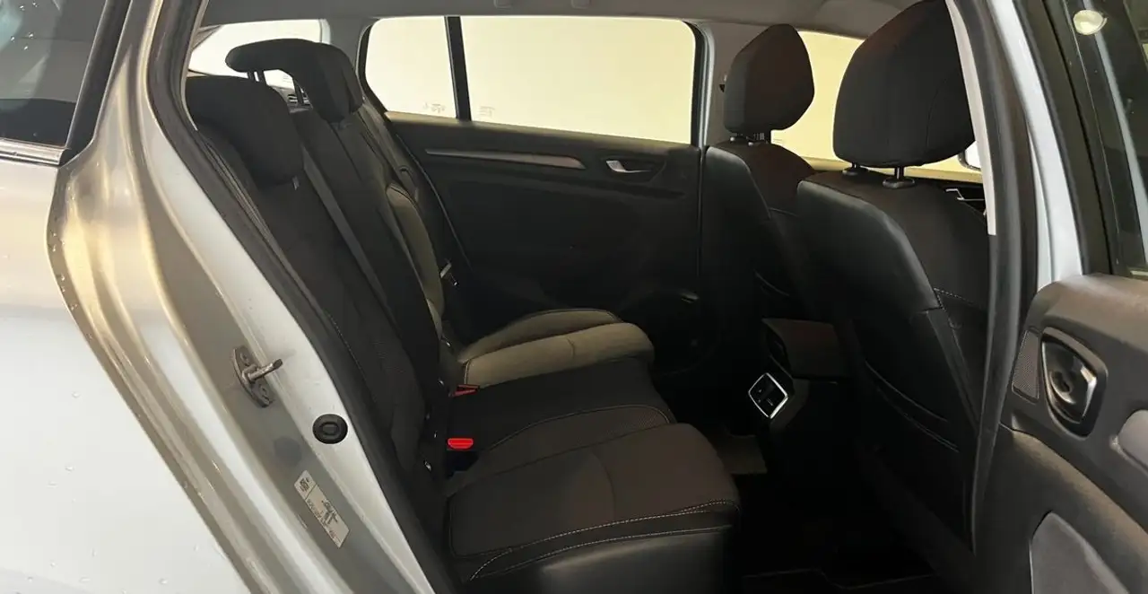 Renault Megane Berline — photo 16