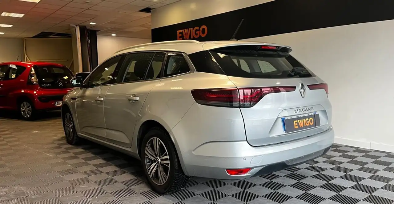 Renault Megane Berline — photo 11
