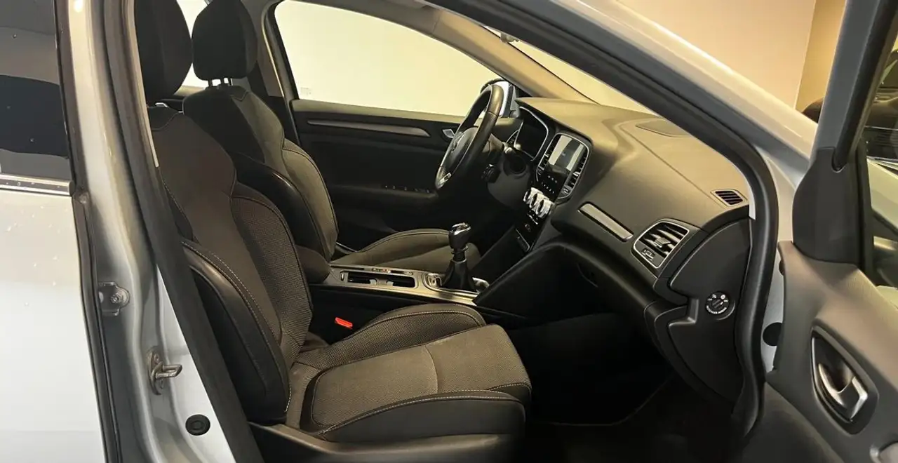 Renault Megane Berline — photo 15