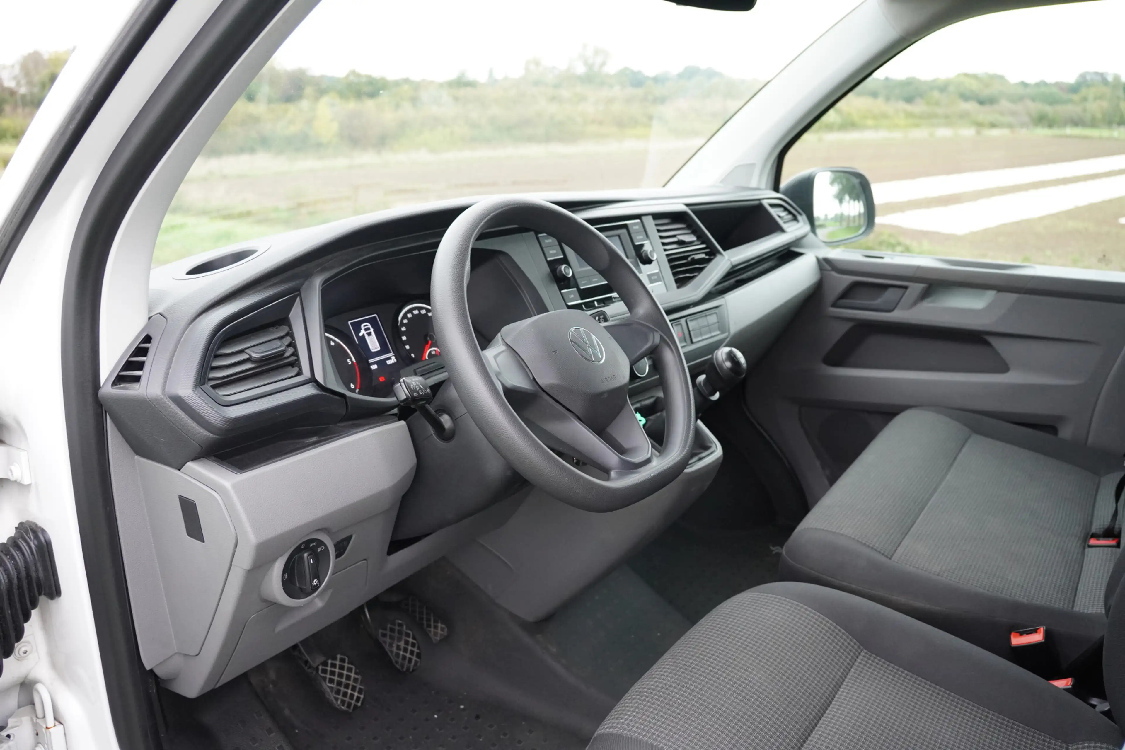 Volkswagen T6.1 Transporter 2.0 TDI L2H1 28 Comfortline / 3 persoons / Airco / — photo 14