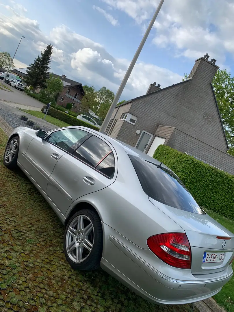 Mercedes-Benz E 220 CDI Elegance (W211) srebrna - 2