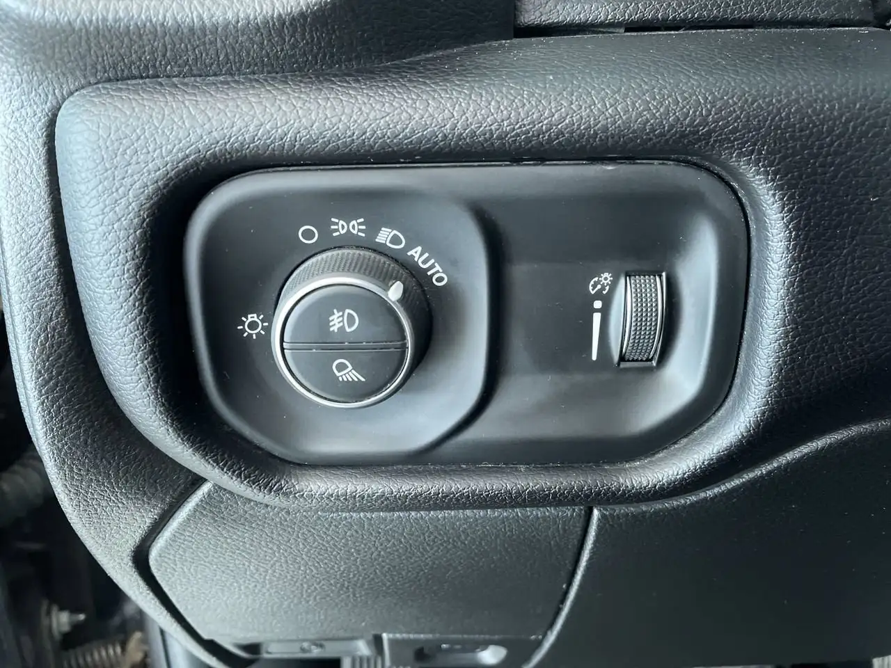 RAM 3500 снимка RAM 3500