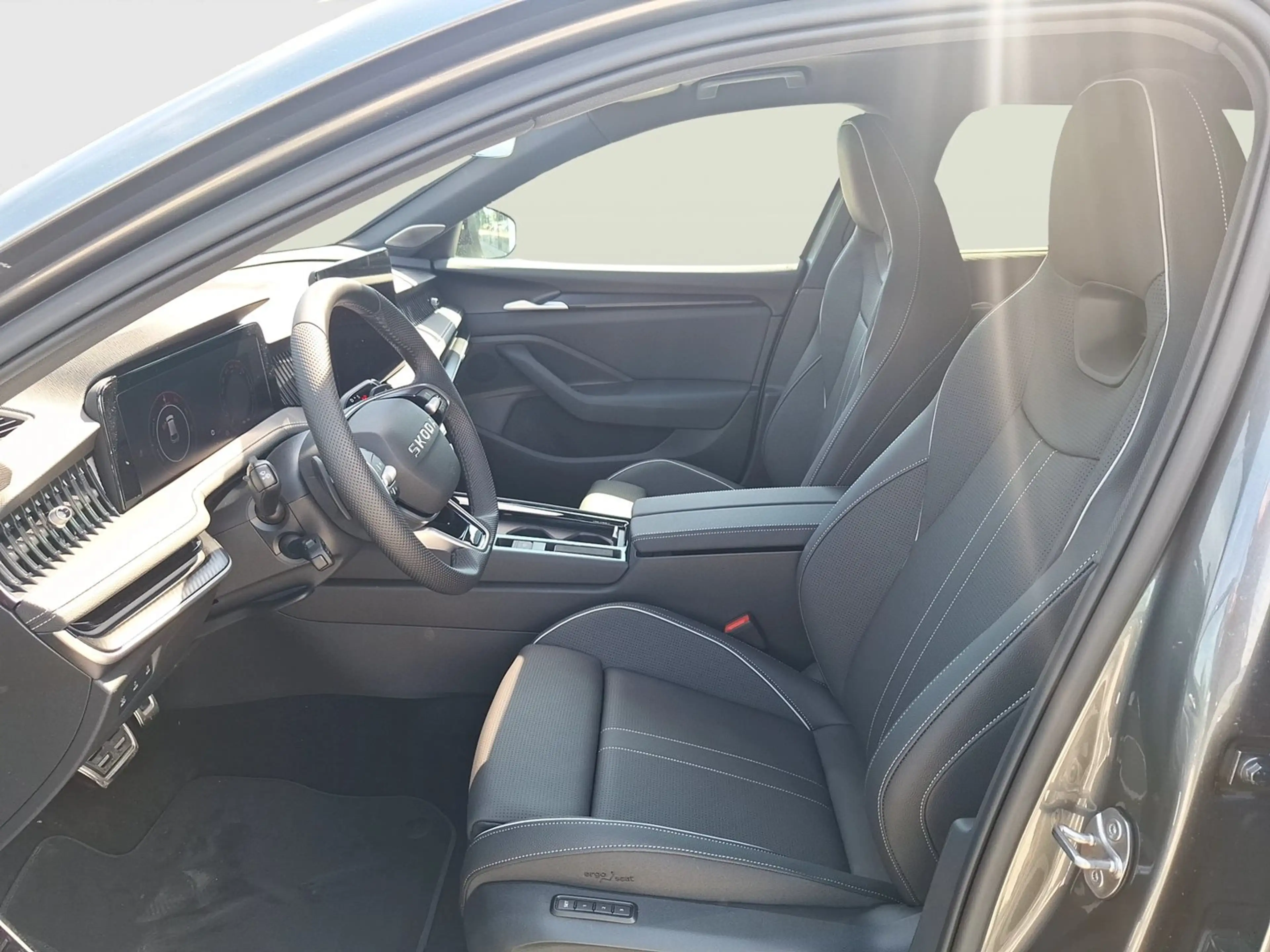 Skoda Superb Sportline iV TSI DSG — photo 9