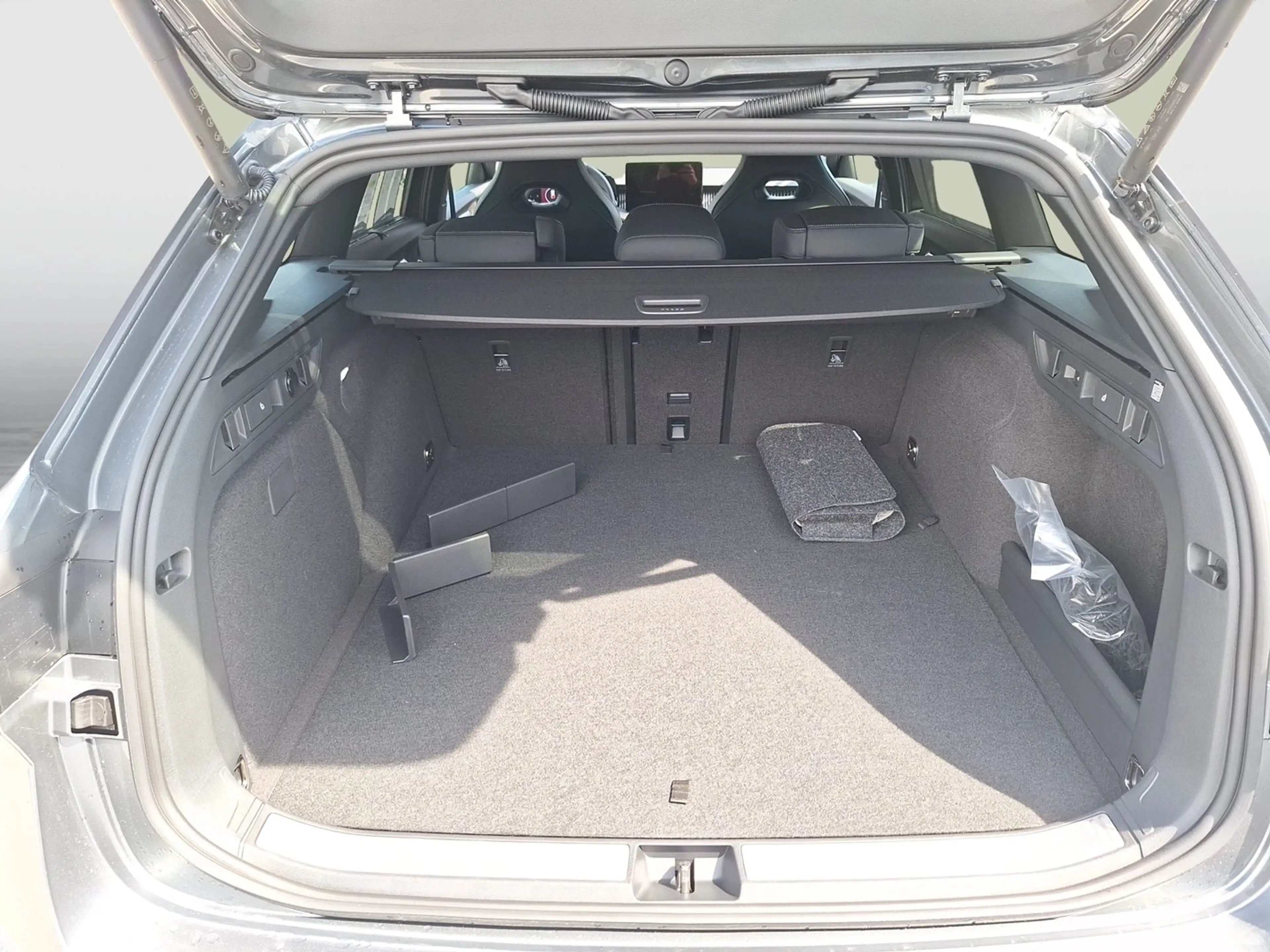 Skoda Superb Sportline iV TSI DSG — photo 13