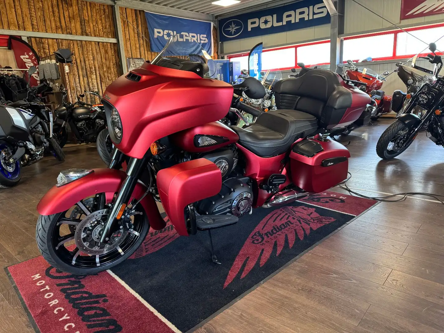 Indian Roadmaster Dark Horse 116 Rojo - 2