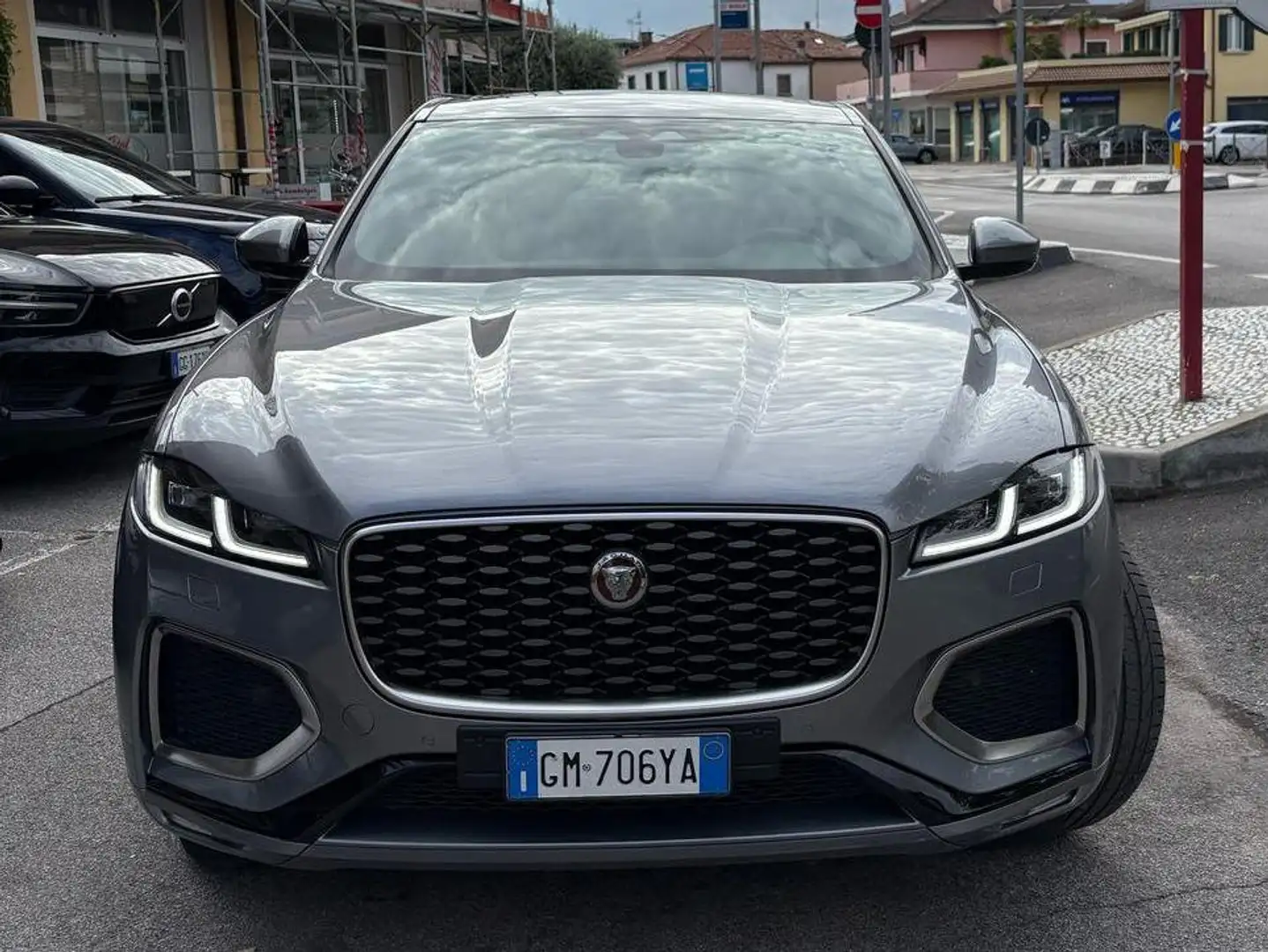 Jaguar F-Pace F-Pace 2.0d i4 mhev R-Dynamic S awd 204cv auto Grigio - 2