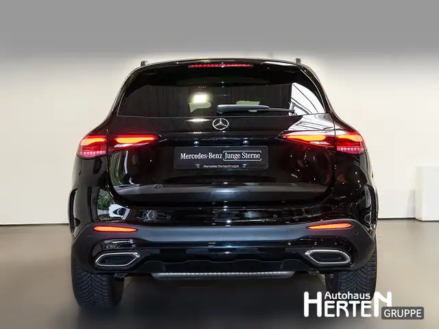 Mercedes-Benz GLC view 4
