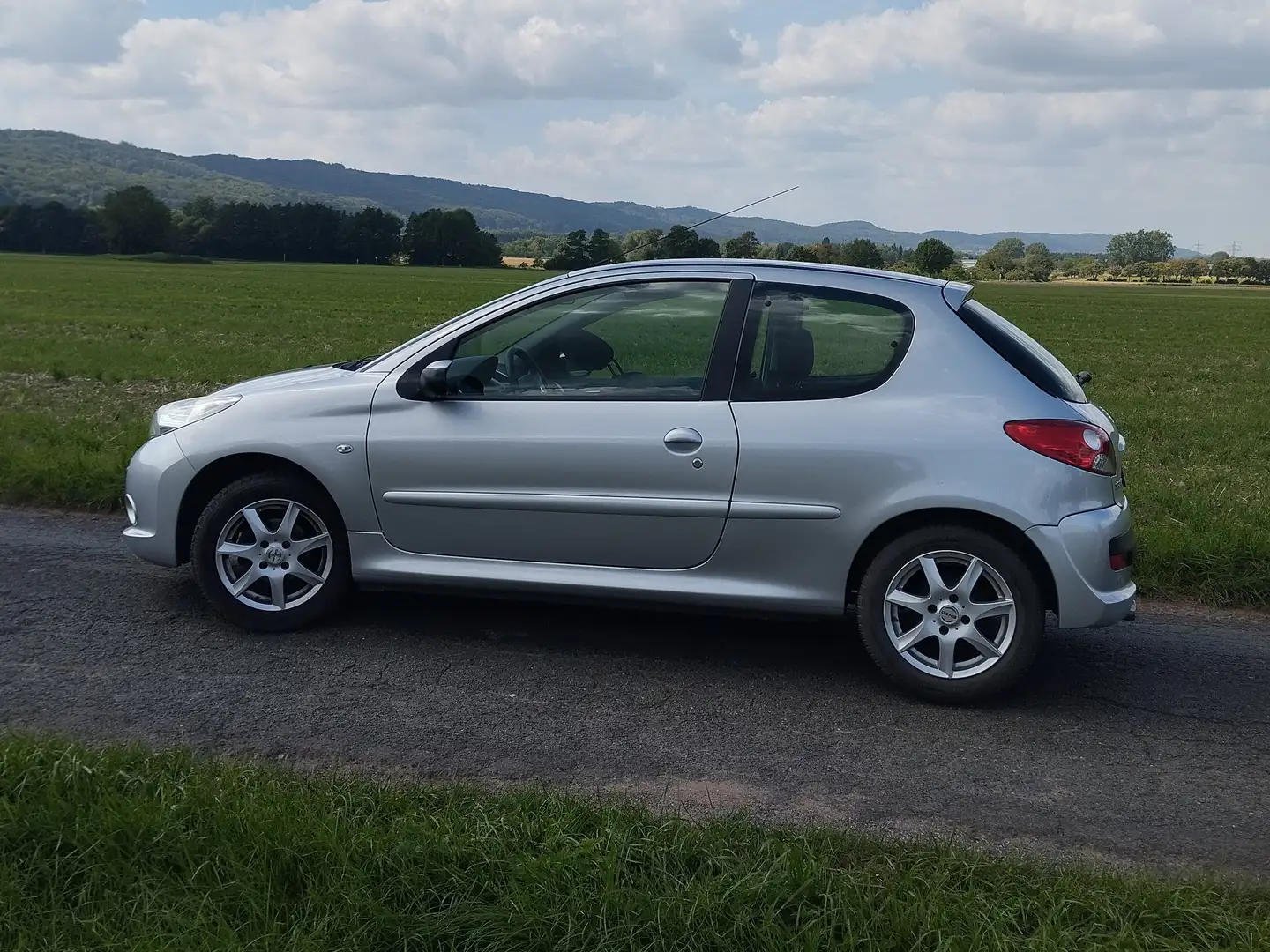 Peugeot 206 206+ 3-Türer 206+ 75 Silber - 1