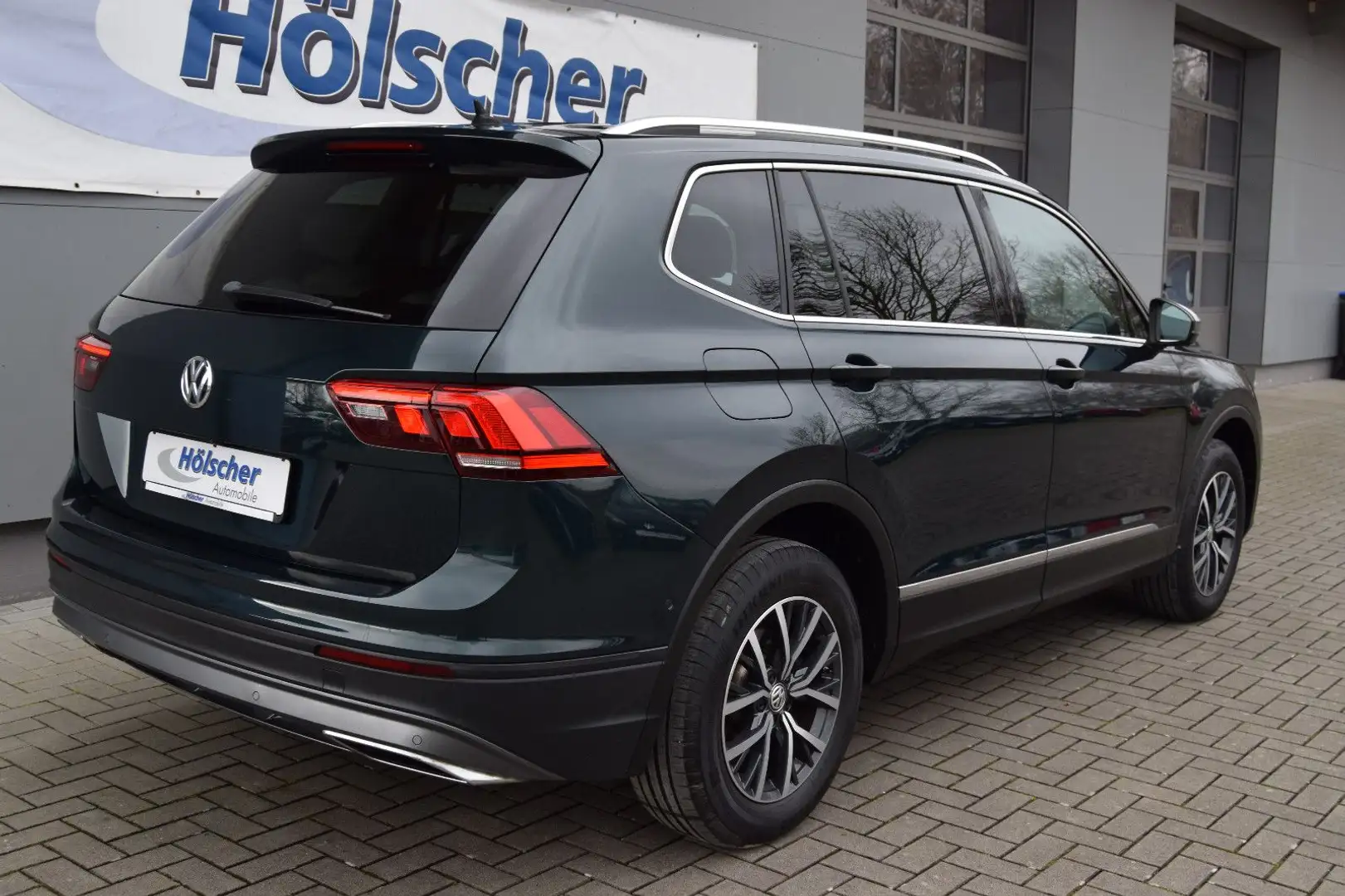 Volkswagen Tiguan Allspace 4Motion!7Sitzer! Voll Ausstatt. Grün - 2