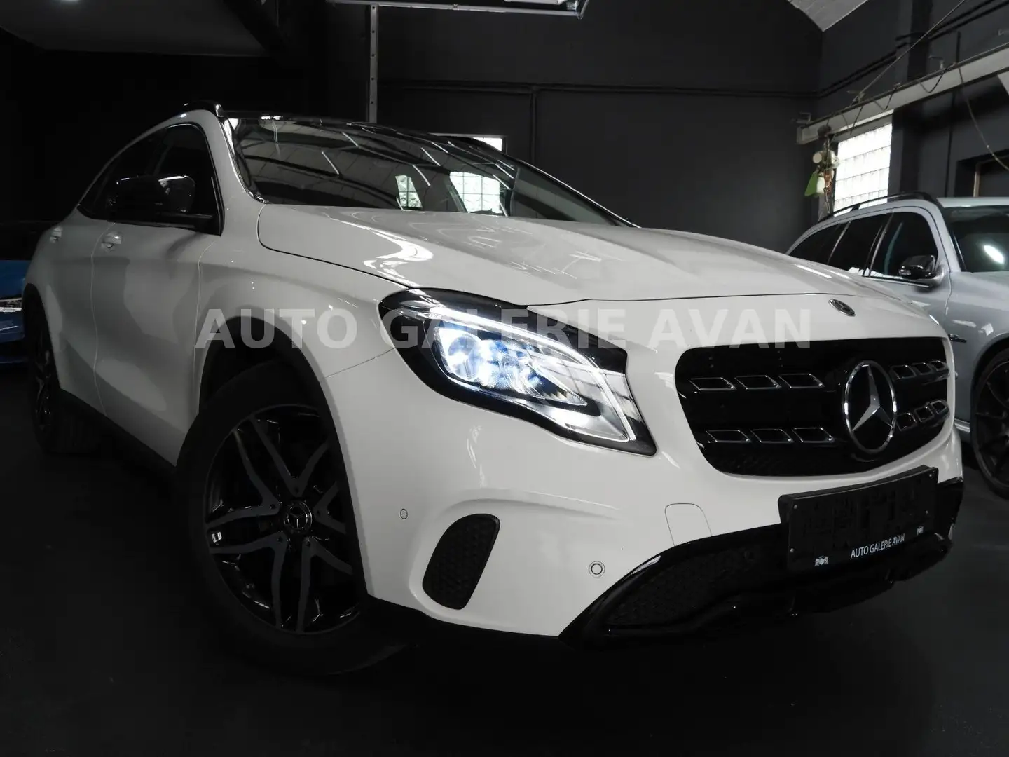 Mercedes-Benz GLA 250 CGI 4M URBAN/NIGHT-PAKET/LED/PANO Weiß - 2