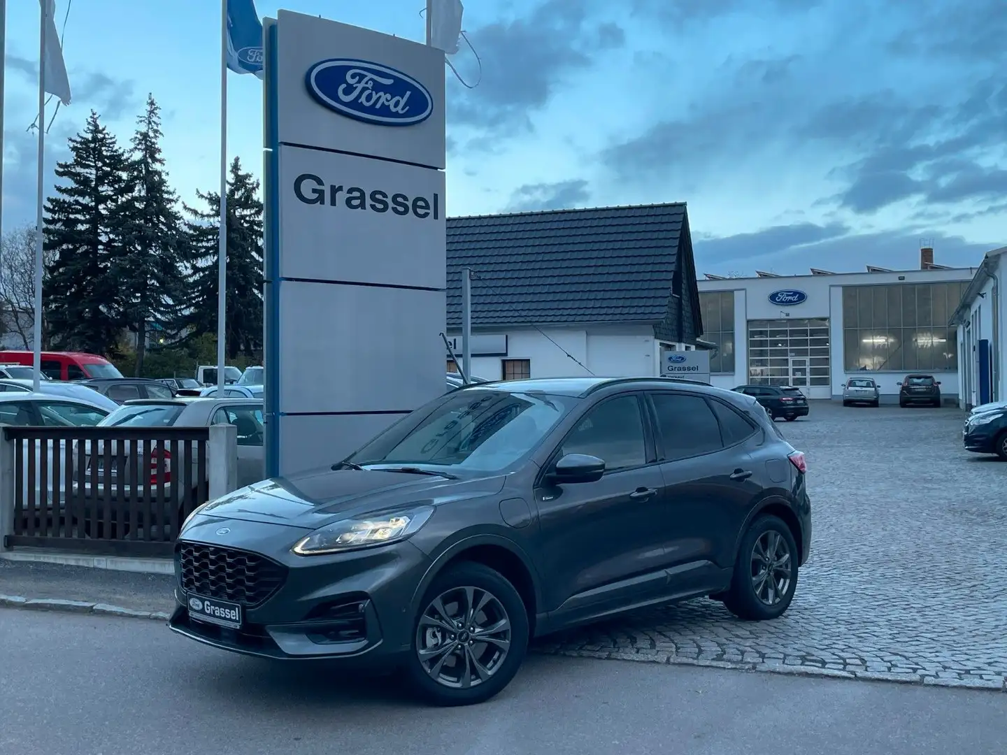 Ford Kuga Plug-In Hybrid ST-Line X *TechnologiePaket* Rot - 1