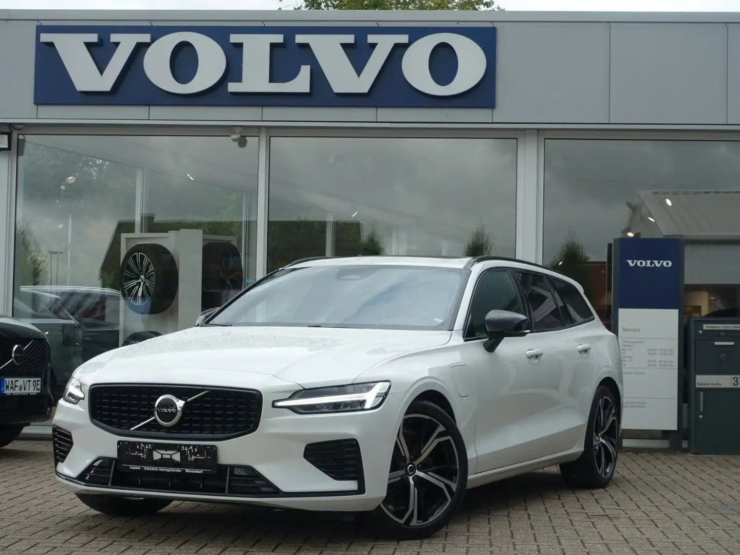 Volvo V60 T8 AWD Plug-in Hybrid/B&W/Lenkradhz./HeadUp Bianco - 1