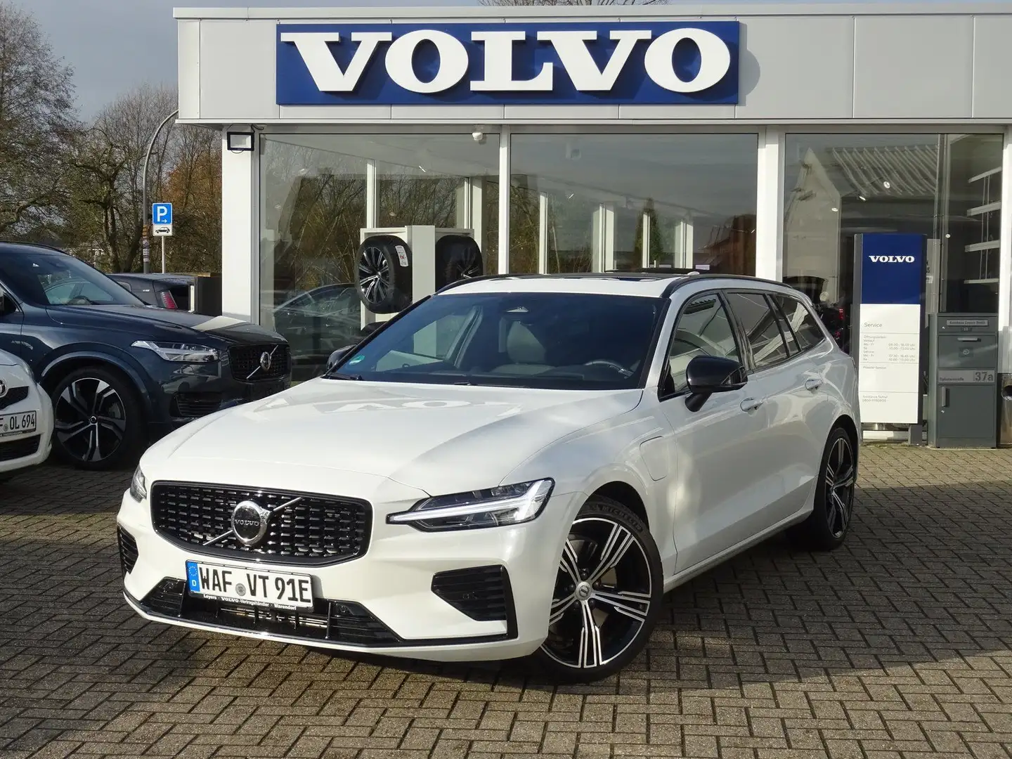 Volvo V60 T8 AWD Plug-in Hybrid/B&W/Lenkradhz./HeadUp Alb - 1