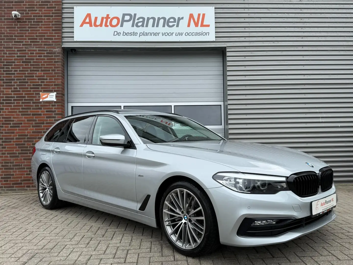 BMW 520 5-serie Touring 520i High Executive! Camera! Navi! Grijs - 1