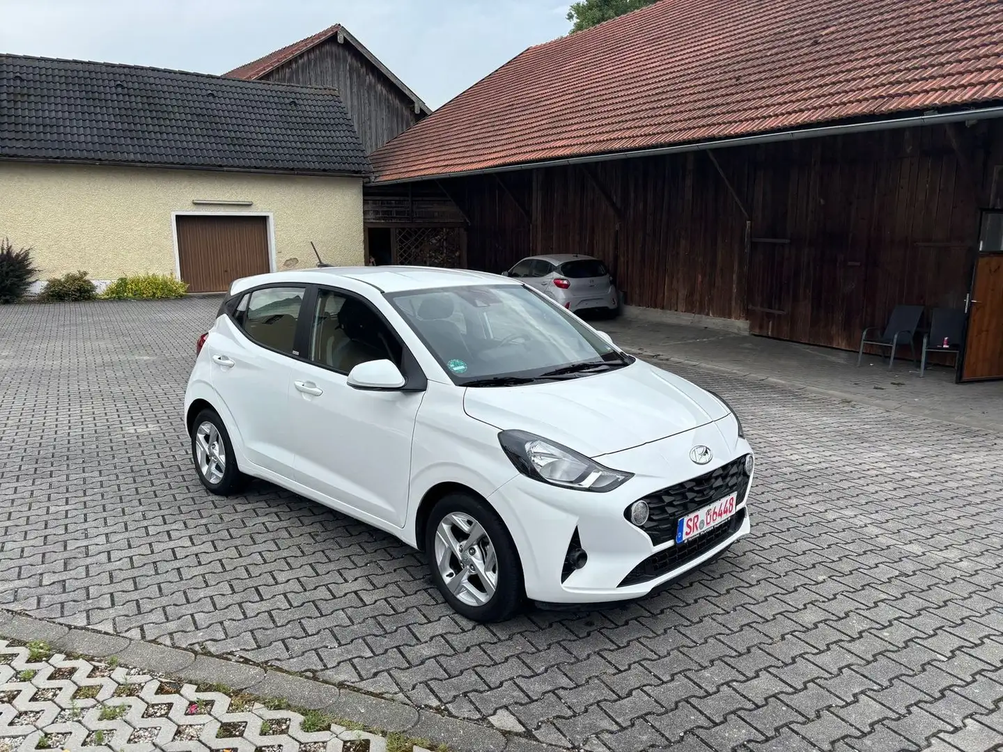 Hyundai i10 Trend++35000Km++Automatik,Carplay++ Weiß - 1