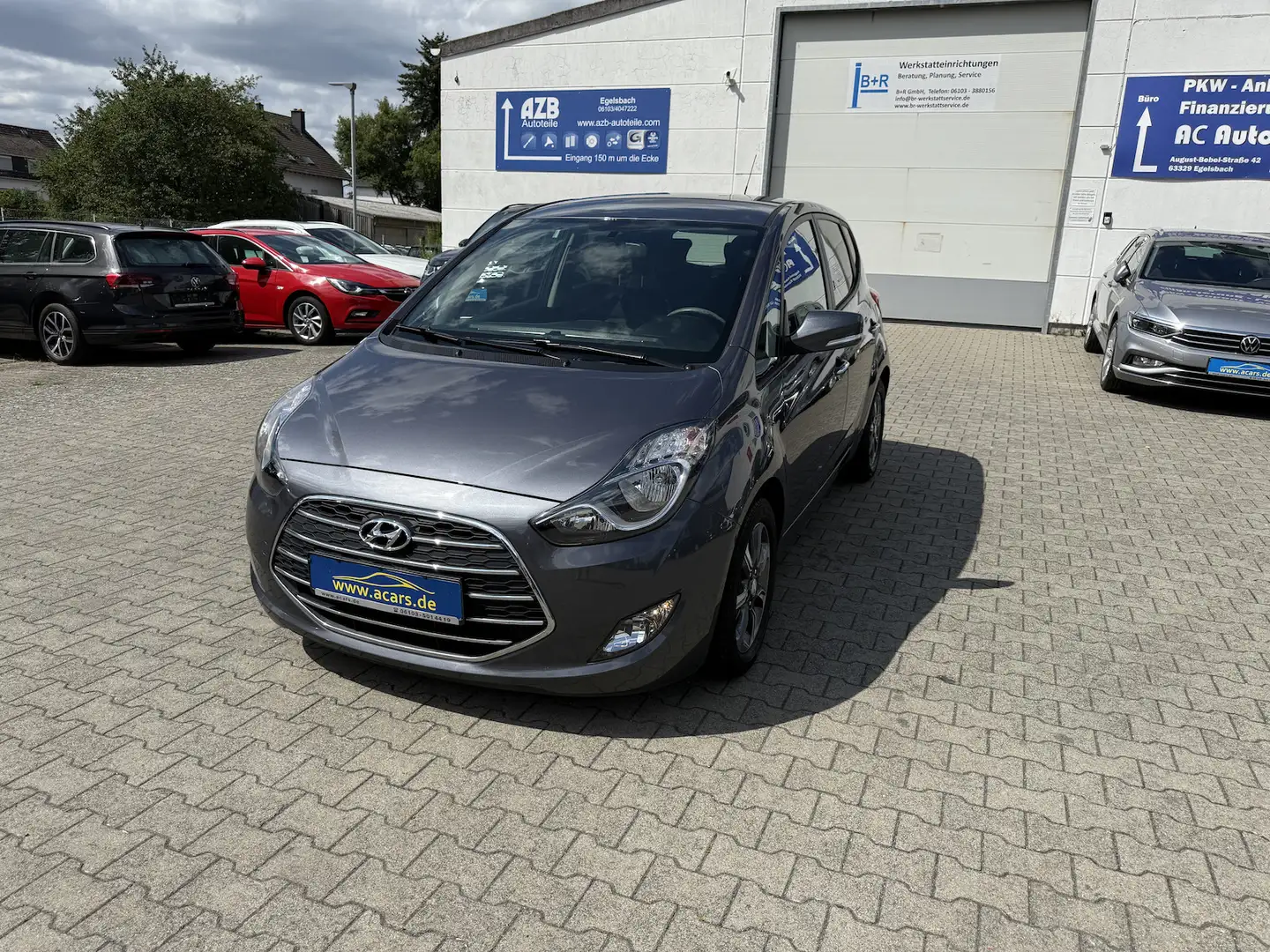 Hyundai iX20 YES!1,6 Automatik Navi Kamera Tempoma PDC Alu16 E6 Gris - 1