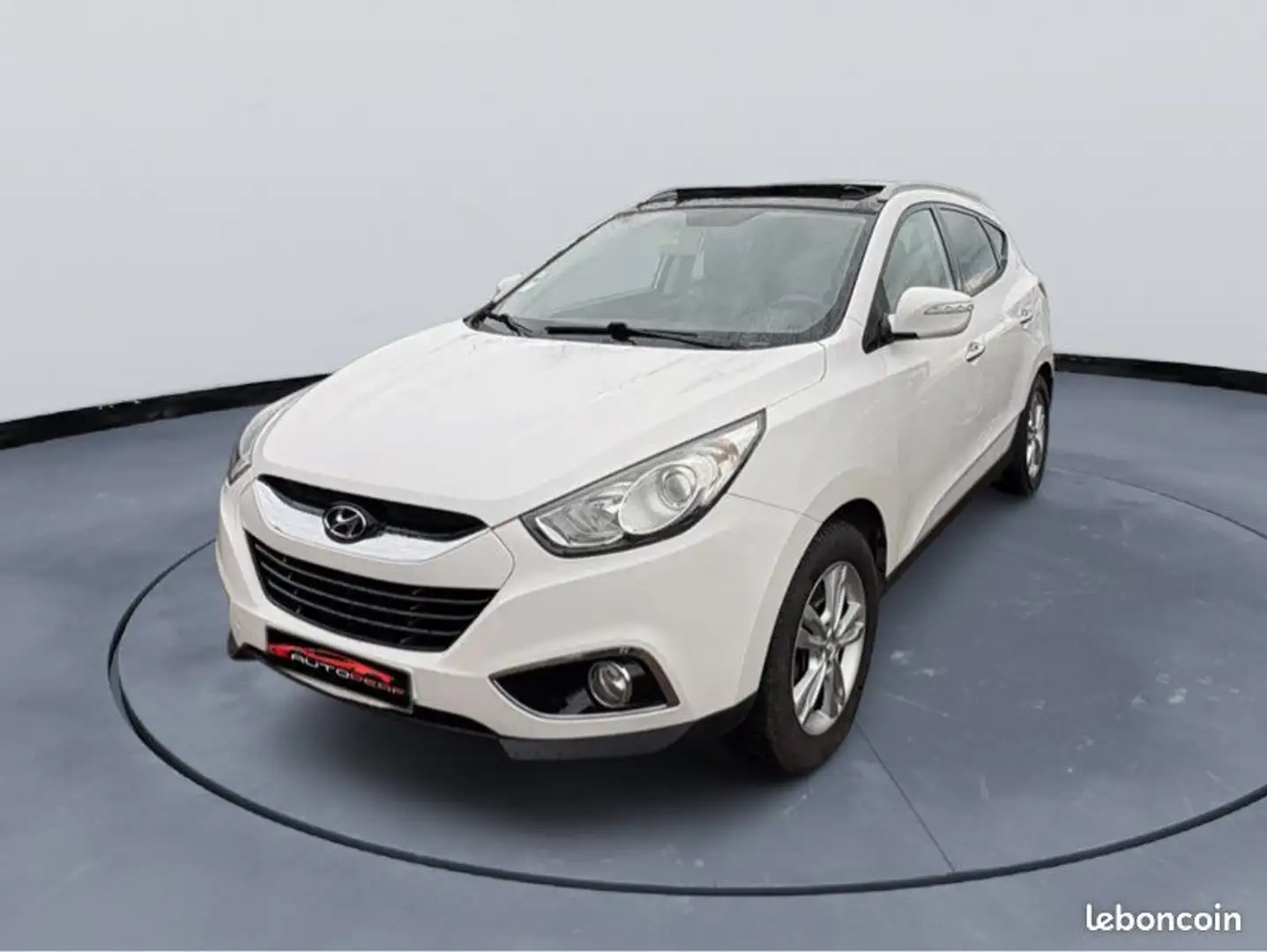Hyundai iX35 2.0 CRDI 136CH PREMIUM PACK Attelage Toit ouvrant Sièges chauffant GPS Régulateur de vitesse Blanc - 1
