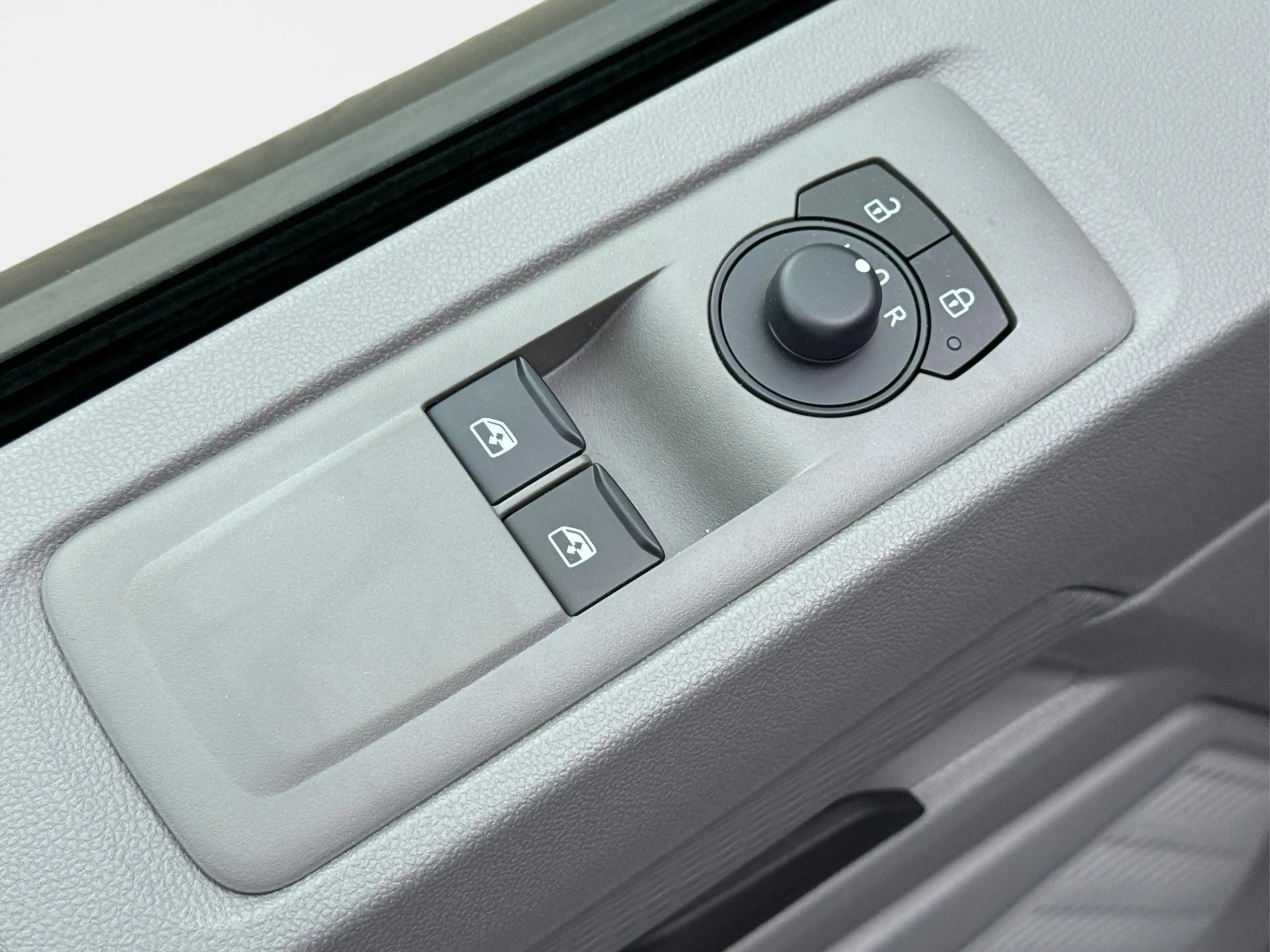 Volkswagen T7 Caravelle Basis LR 8-Sitzer+AHK+LED+KAM+PDC+SHZ+ALU+GJR 2... — photo 15
