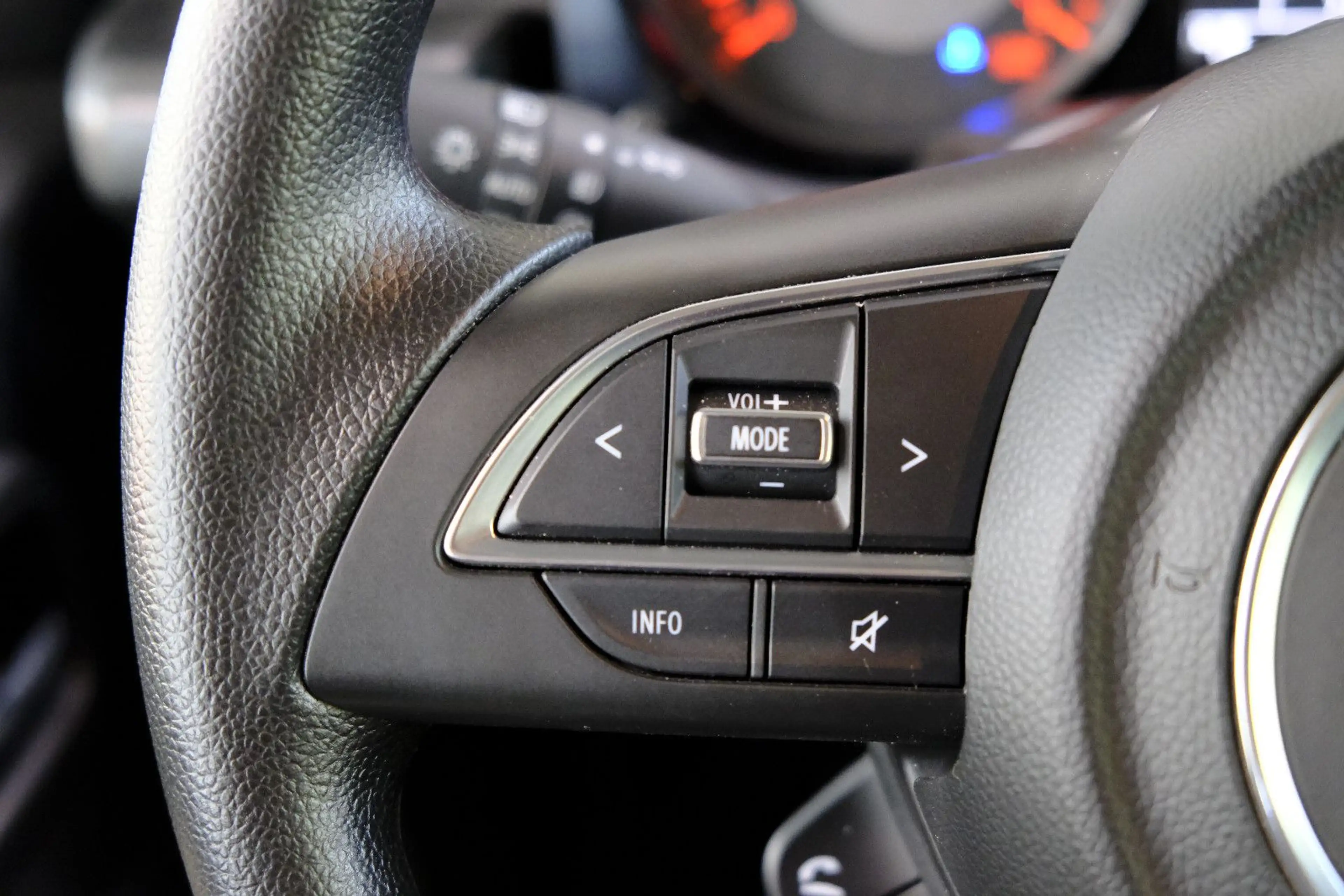 Suzuki Jimny Comfort AllGrip NFZ*AHK*ALUFELGEN*NEUWERTI — photo 11