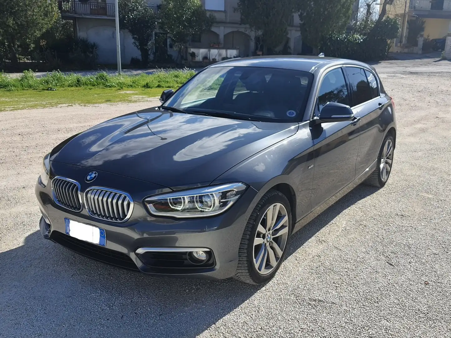 BMW 118 118d 5p Urban auto Grigio - 1