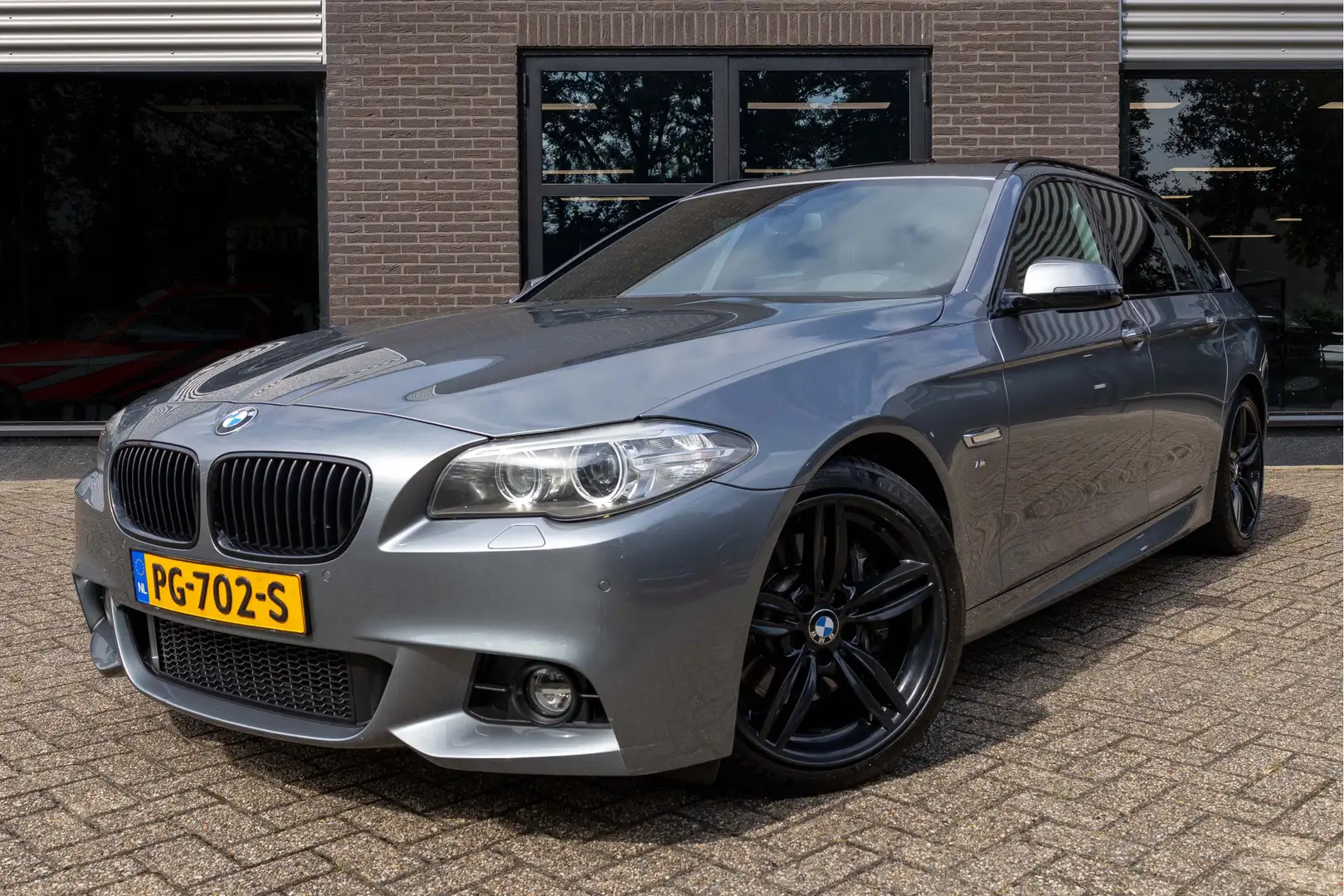 BMW 530 530d F11 Touring M Sport High Executive / Head-Up Grau - 2