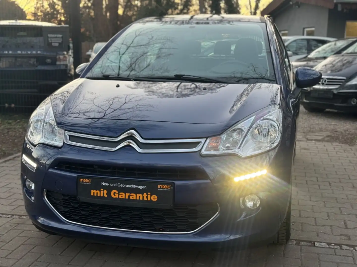 Citroen C3 PureTech 82 Automatik 1.Hand Blau - 1