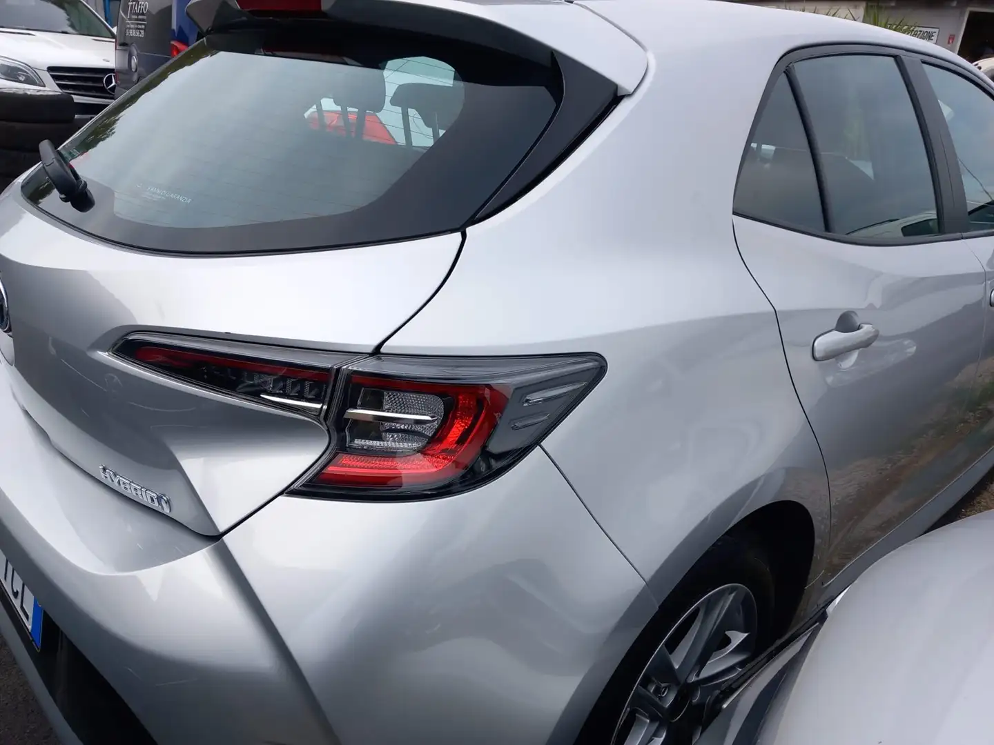 Toyota Corolla 2.0h Lounge cvt - 2