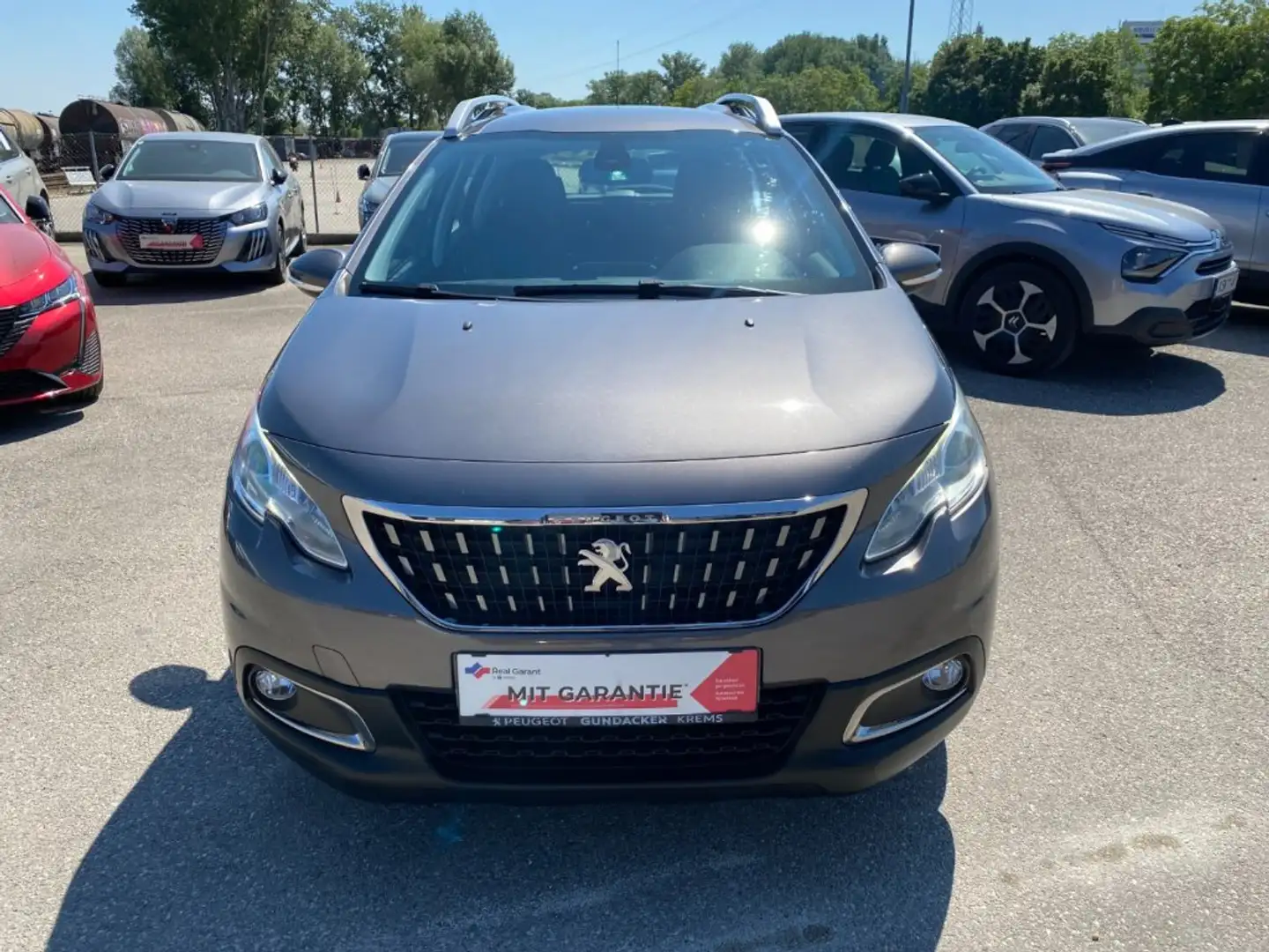 Peugeot 2008 ACT PT 110 Grau - 2