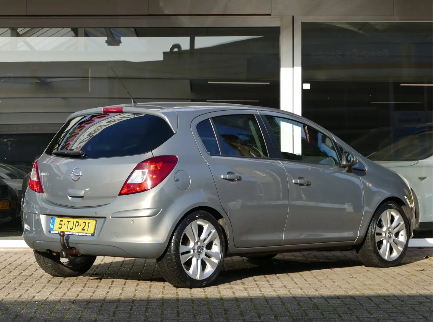 Opel Corsa 1.4-16V Cosmo | trekhaak | all-season-banden | par Grijs - 2