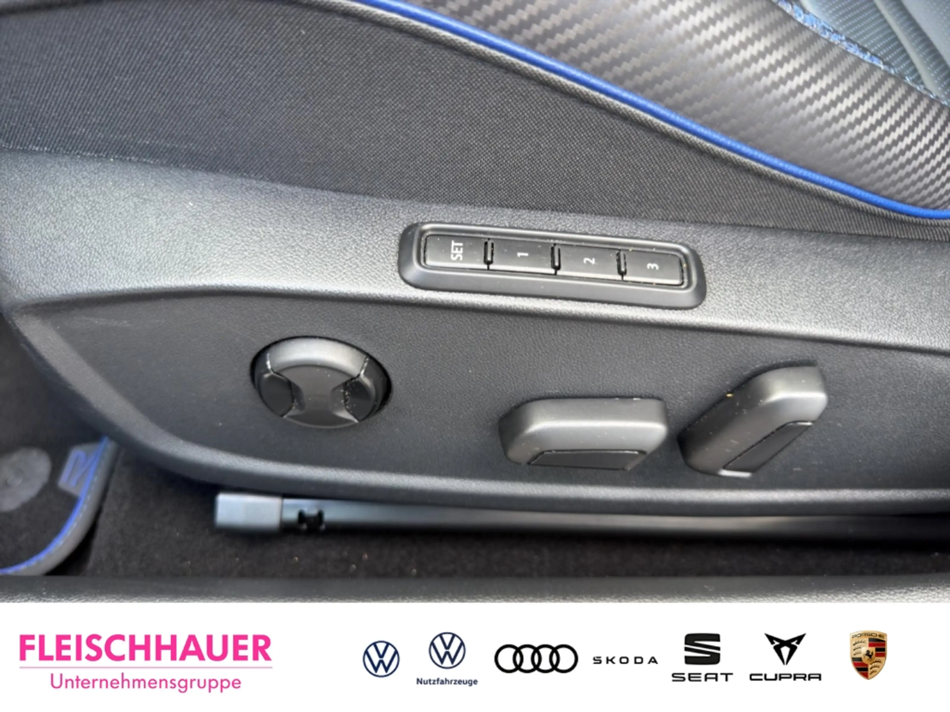 Volkswagen Golf R VIII 4Motion 2,0 DSG+HARMAN KARDON+PANORAM — photo 9