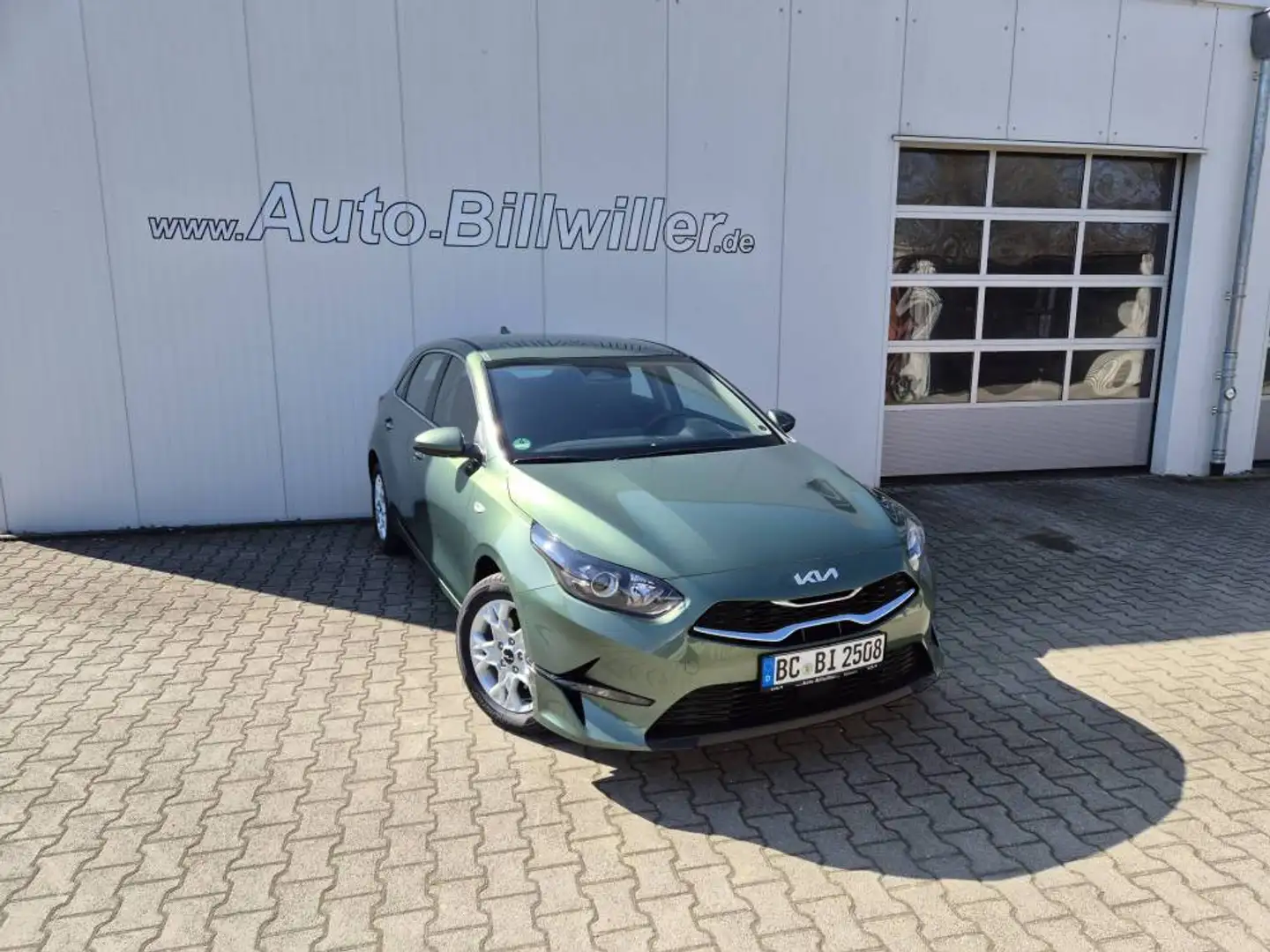 Kia Ceed / cee'd Ceed 5-Türer 1.5 T-GDI (140 PS) ISG DCT7 Vision Ko Grün - 1