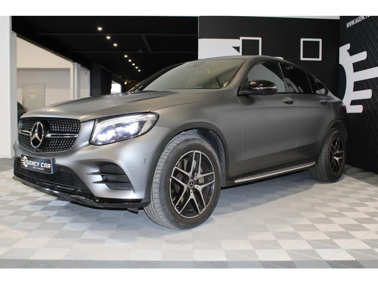 Mercedes-Benz GLC 250 250 d - 4-Matic - AMG line - Toit ouvrant - 9G-Tronic Grijs - 2