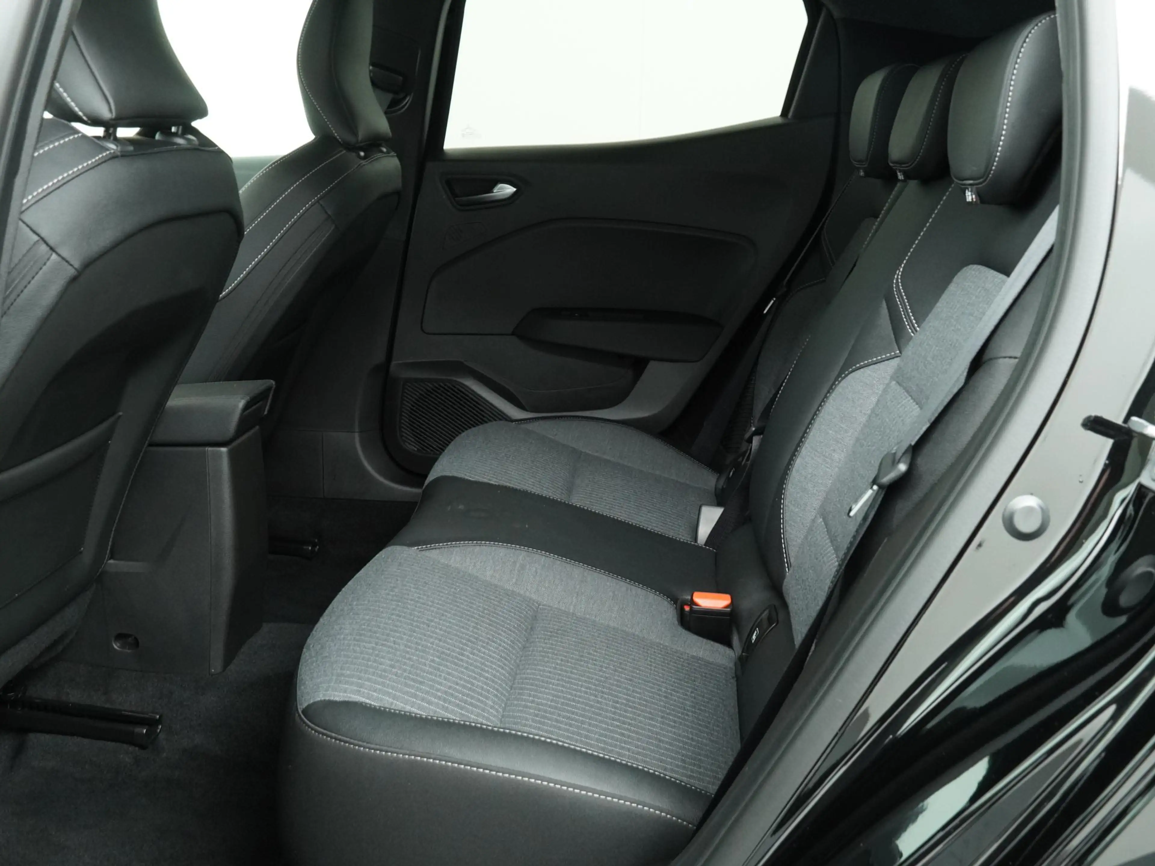 Renault Clio techno full hybrid E-Tech 145 | Groot Navigatie | — photo 10