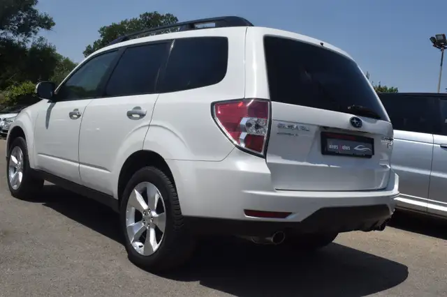 Subaru Forester view 14