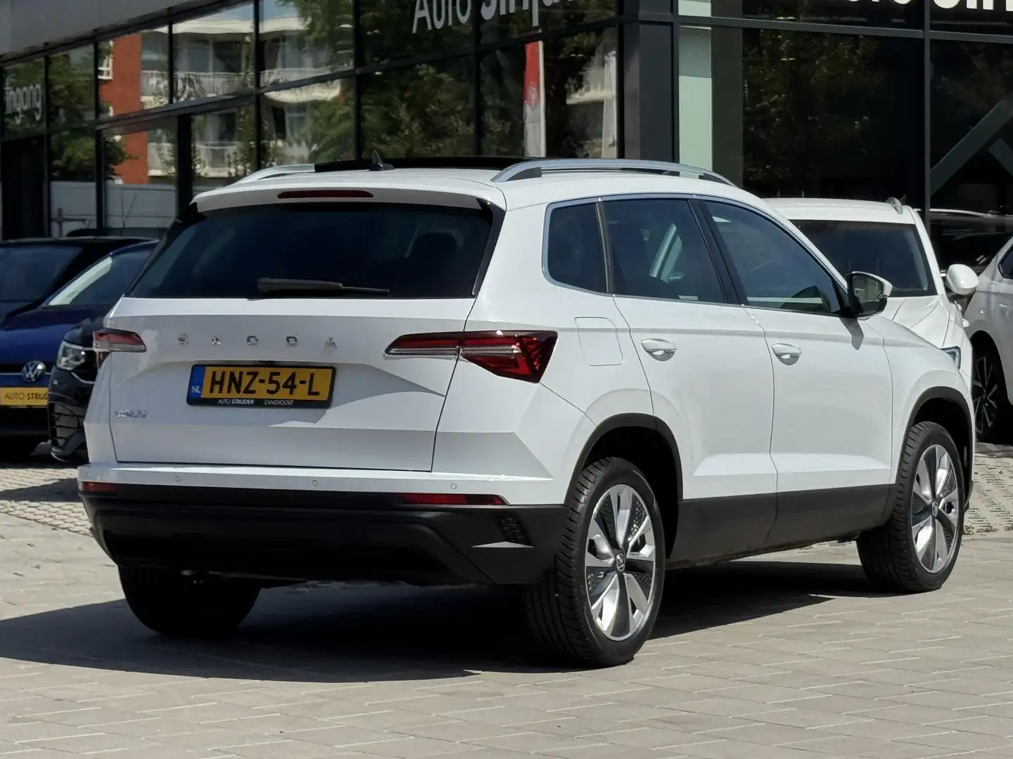 Skoda Karoq 1.5 TSI ACT Business Edition Plus Automaat | Panod Blanc - 2