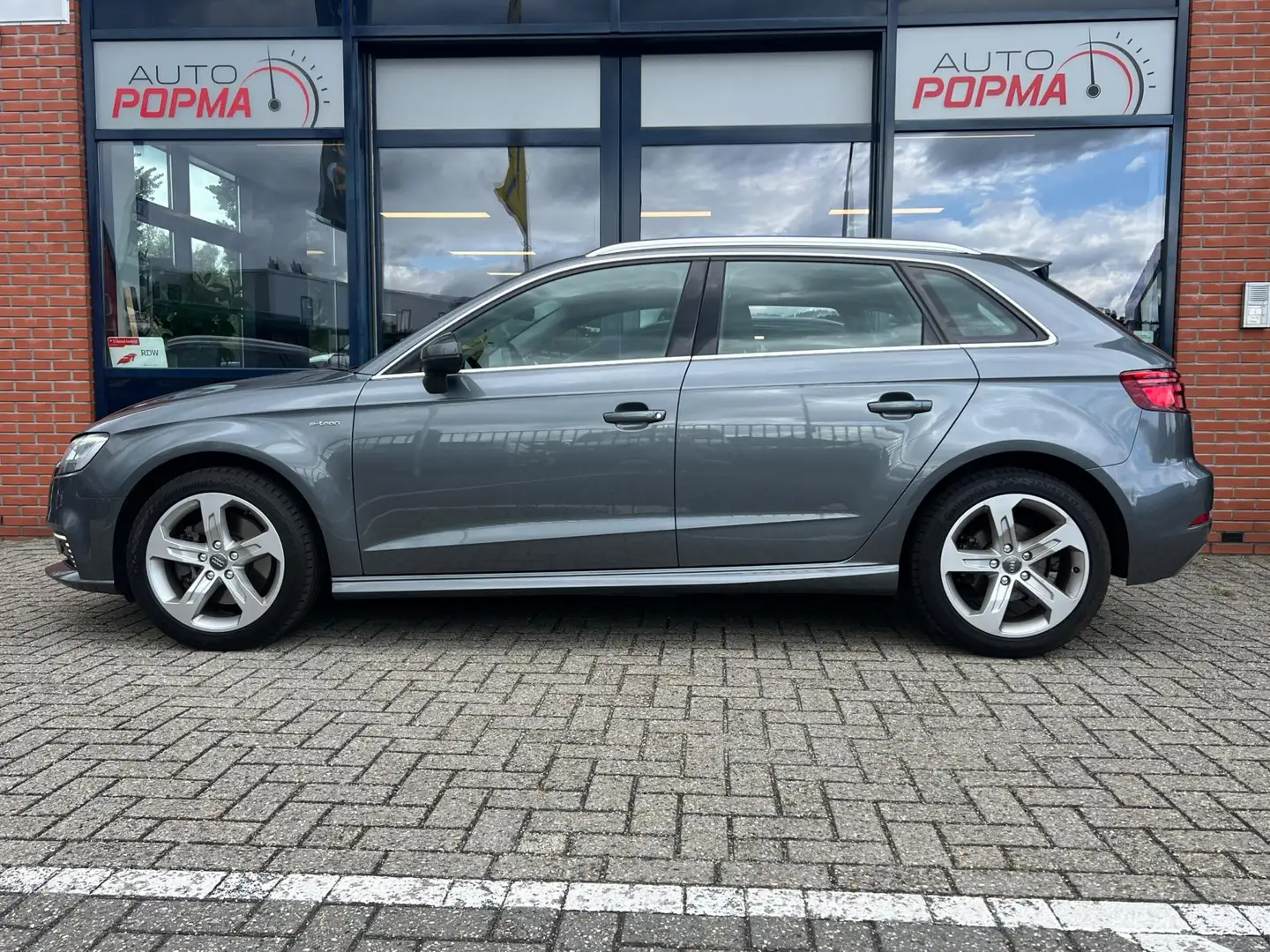 Audi A3 Sportback 1.4 e-tron PHEV Lease Edition Automaat / Gris - 2
