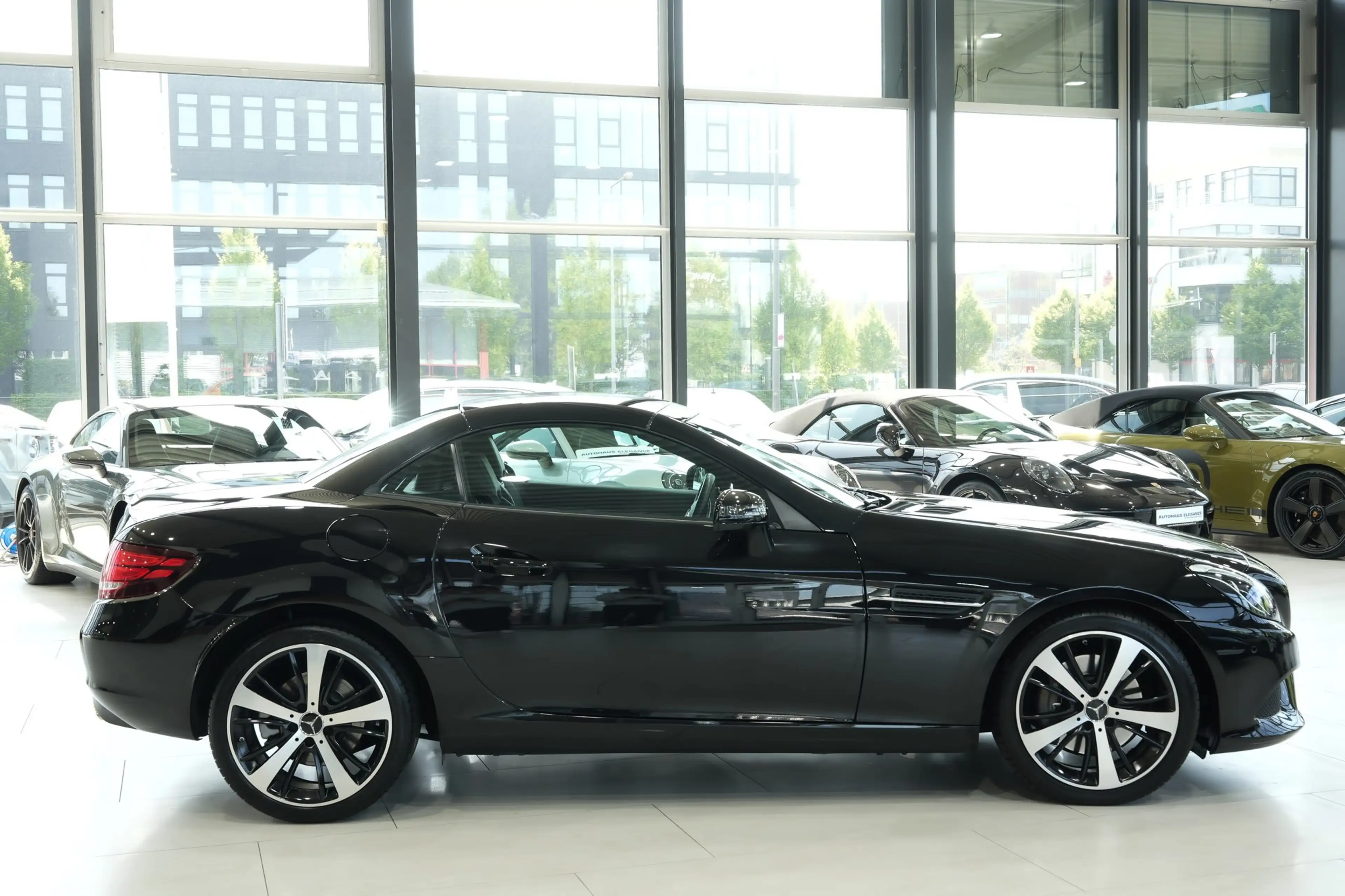 Mercedes-Benz SLC 250 d*SPORTSITZE*PANO*KAMERA*LED.INT — photo 6