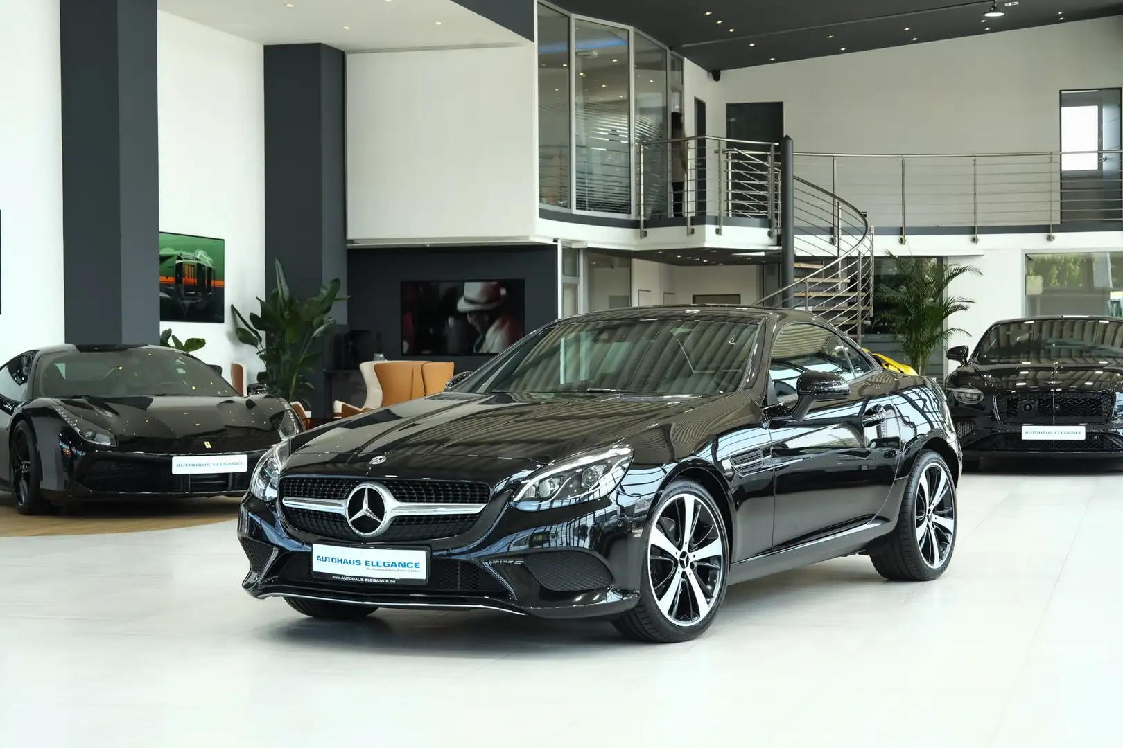 Mercedes-Benz SLC 250 d*SPORTSITZE*PANO*KAMERA*LED.INT Schwarz - 1