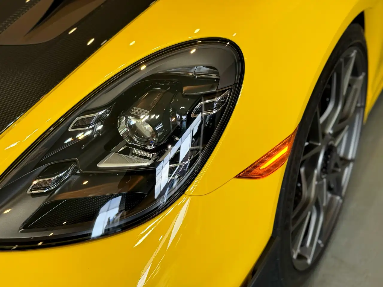 Porsche 718 Cayman снимка Porsche 718 Cayman