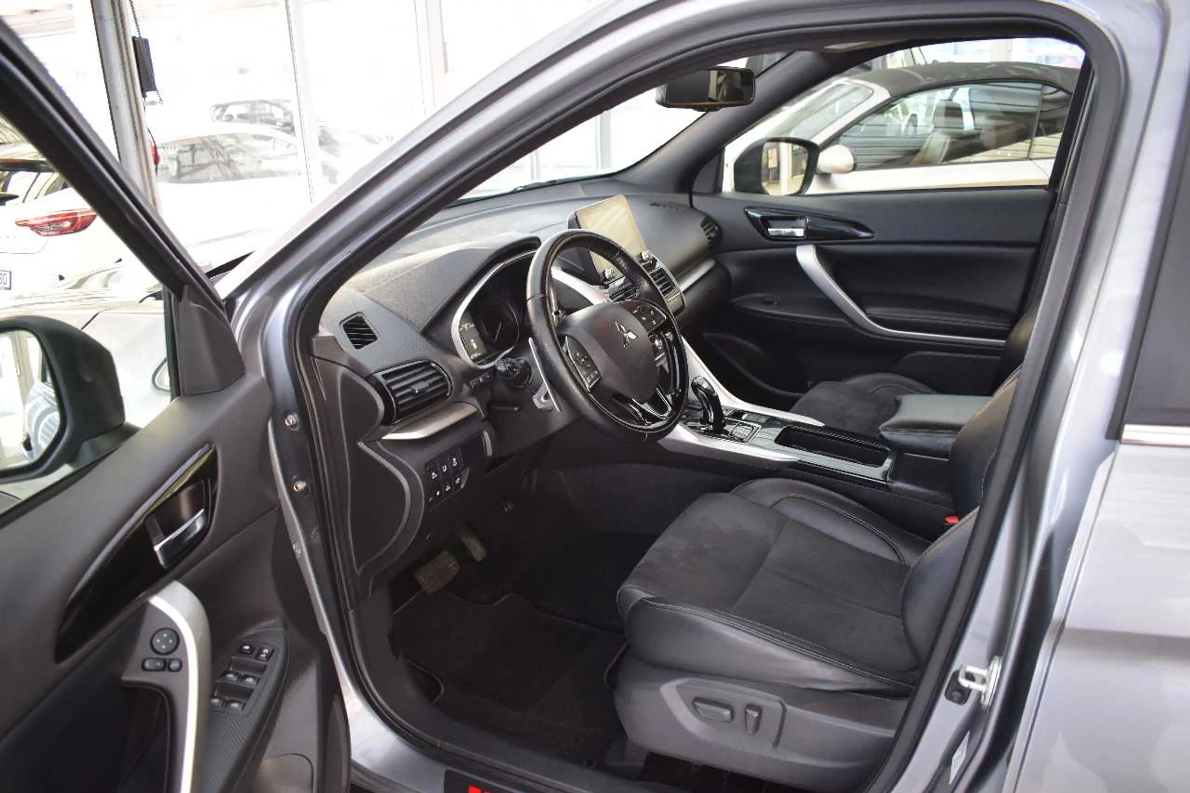 Mitsubishi Eclipse Cross Plug-in Hybrid Select — photo 8