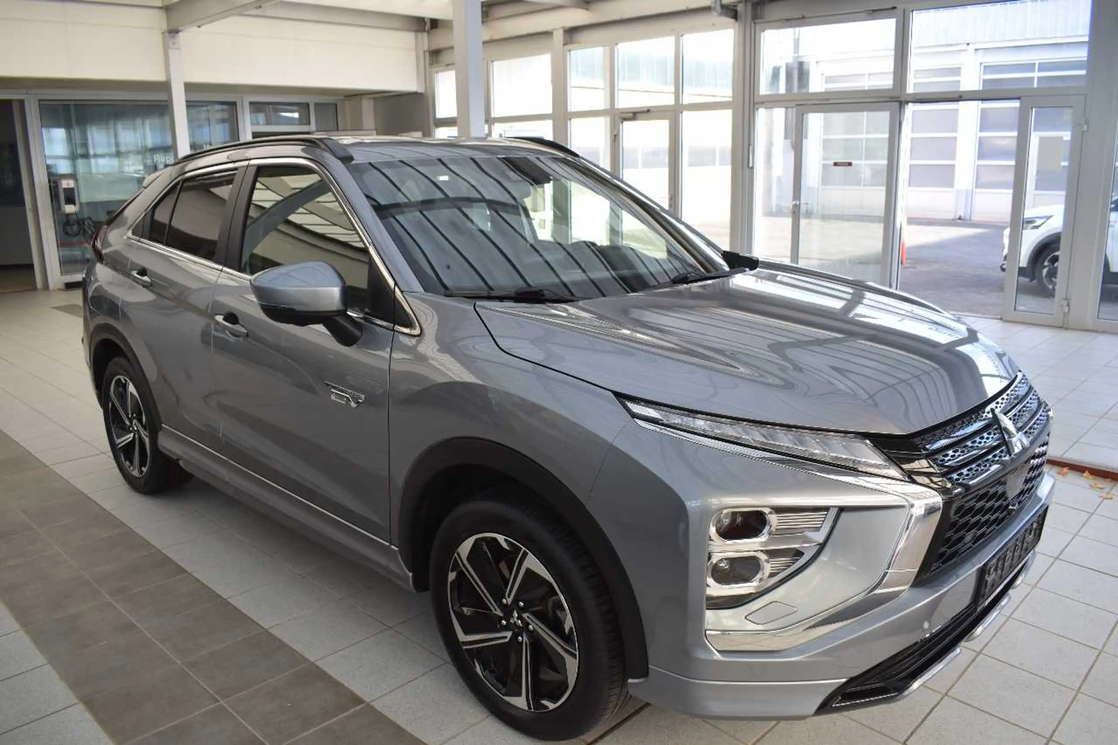 Mitsubishi Eclipse Cross Plug-in Hybrid Select — photo 3