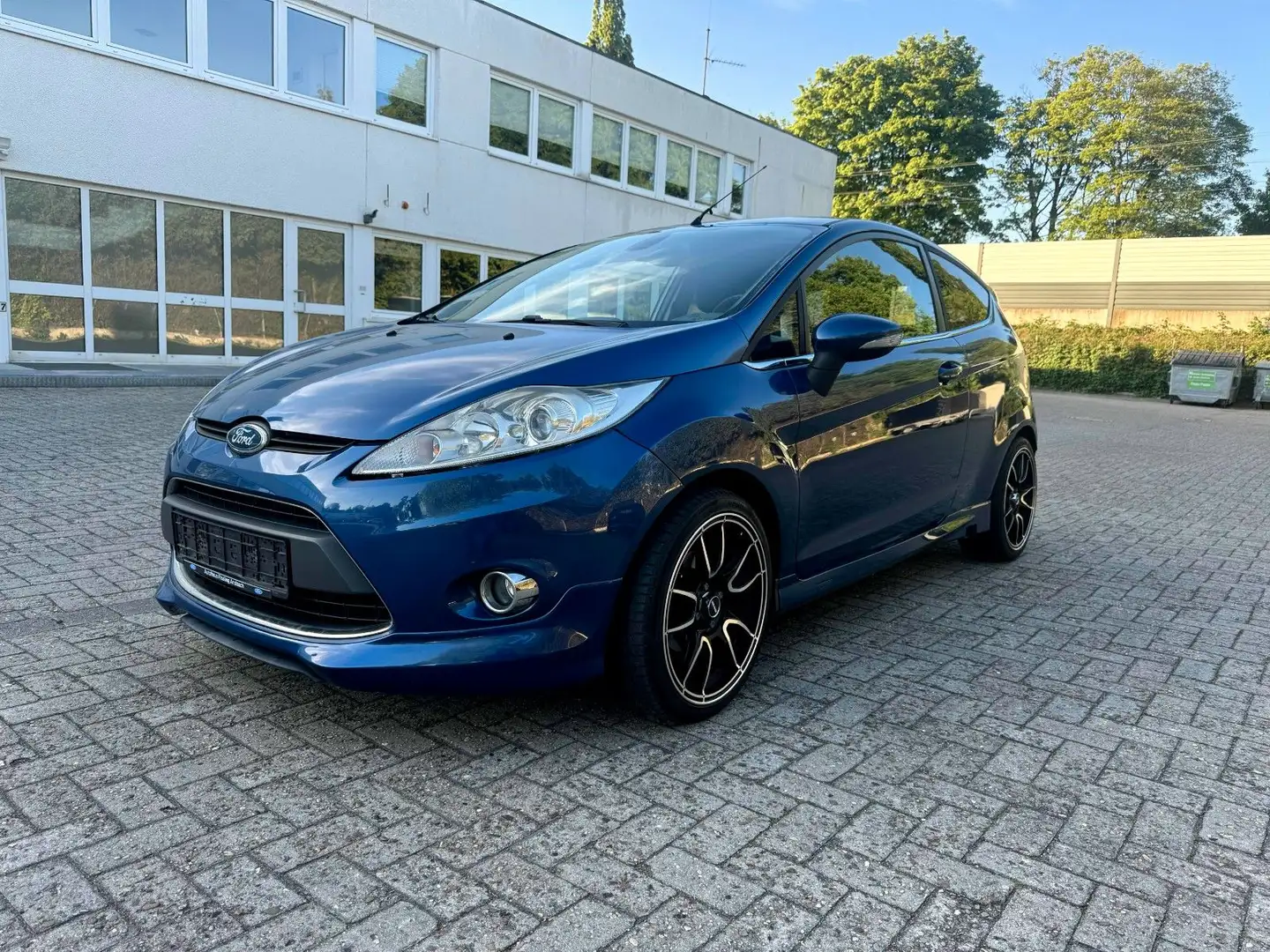 Ford Fiesta Titanium "LPG TUV KLIMA 1.HAND" Bleu - 1