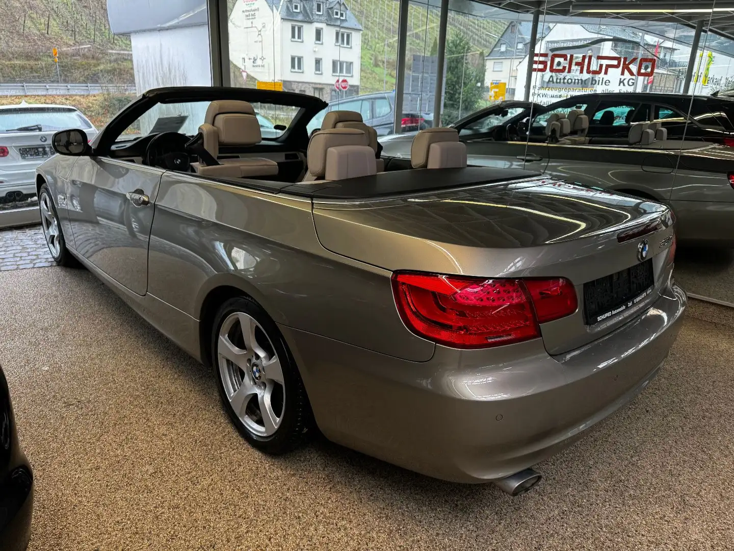 BMW 320 d Cabrio - 1