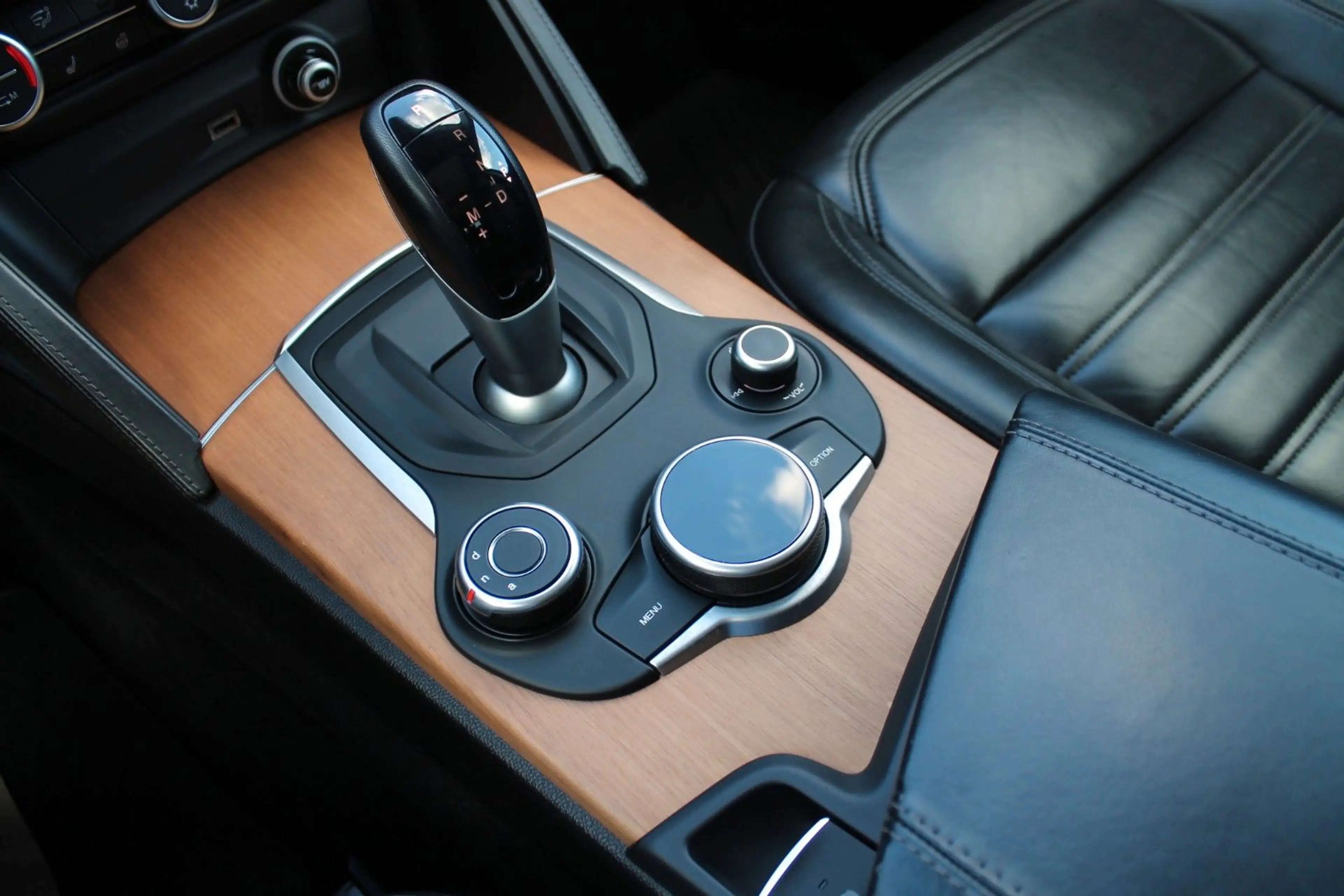 Alfa Romeo Stelvio Lusso 2.2 Xenon,Kamera,AHK,SHZ,Panorama — photo 12