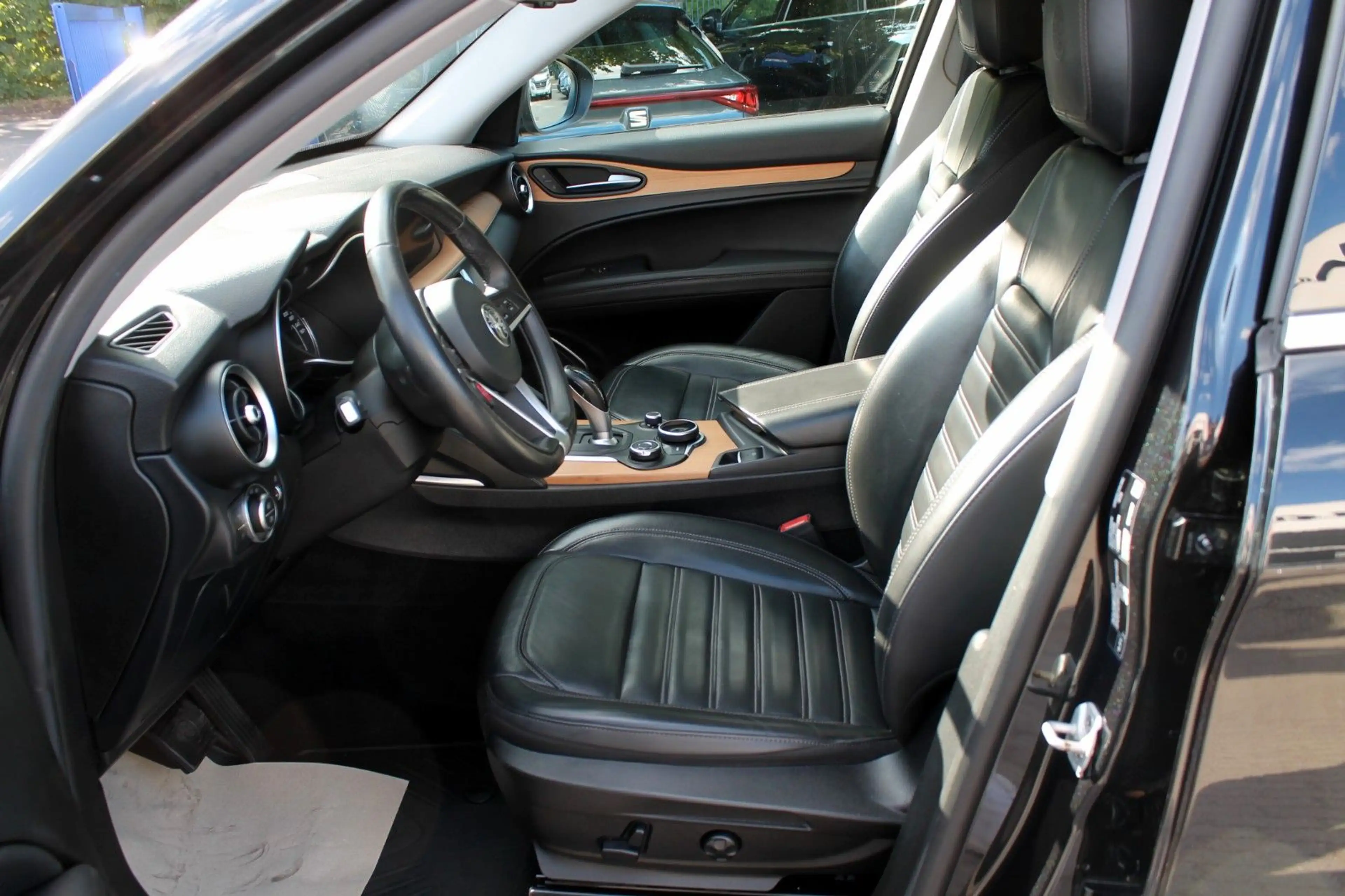 Alfa Romeo Stelvio Lusso 2.2 Xenon,Kamera,AHK,SHZ,Panorama — photo 5