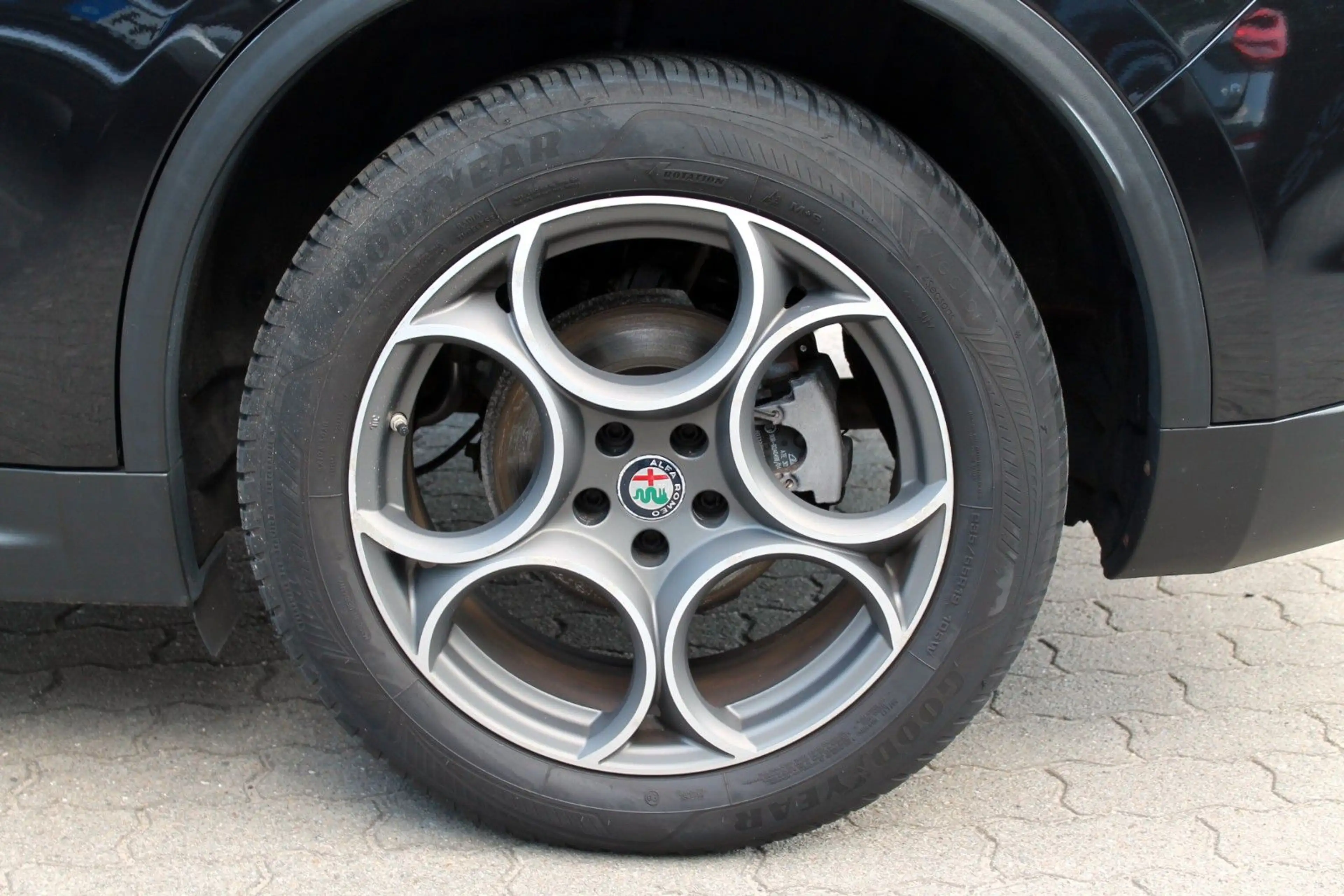 Alfa Romeo Stelvio Lusso 2.2 Xenon,Kamera,AHK,SHZ,Panorama — photo 15